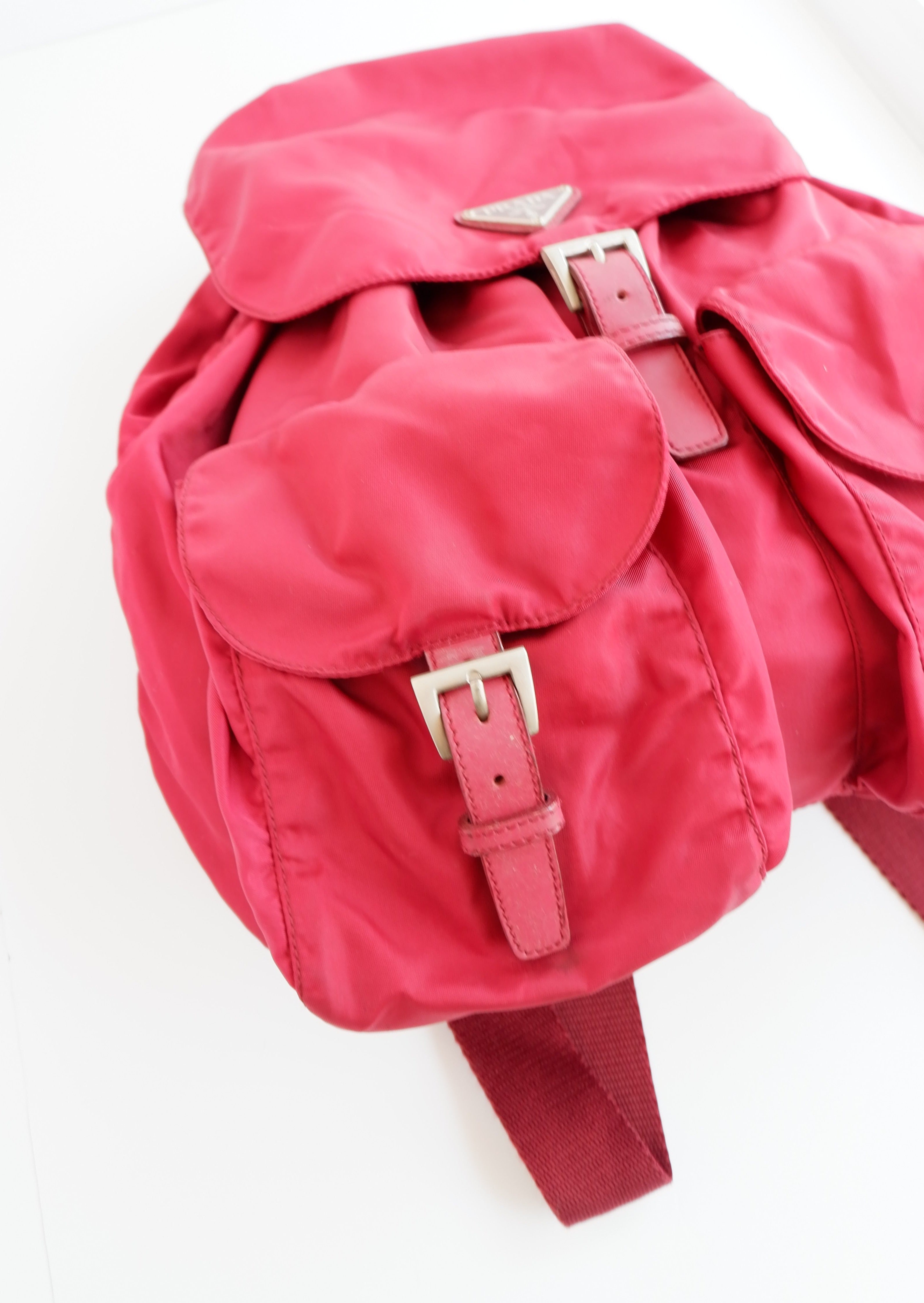 Sac à dos Prada en nylon rouge, authentique et d'occasion
