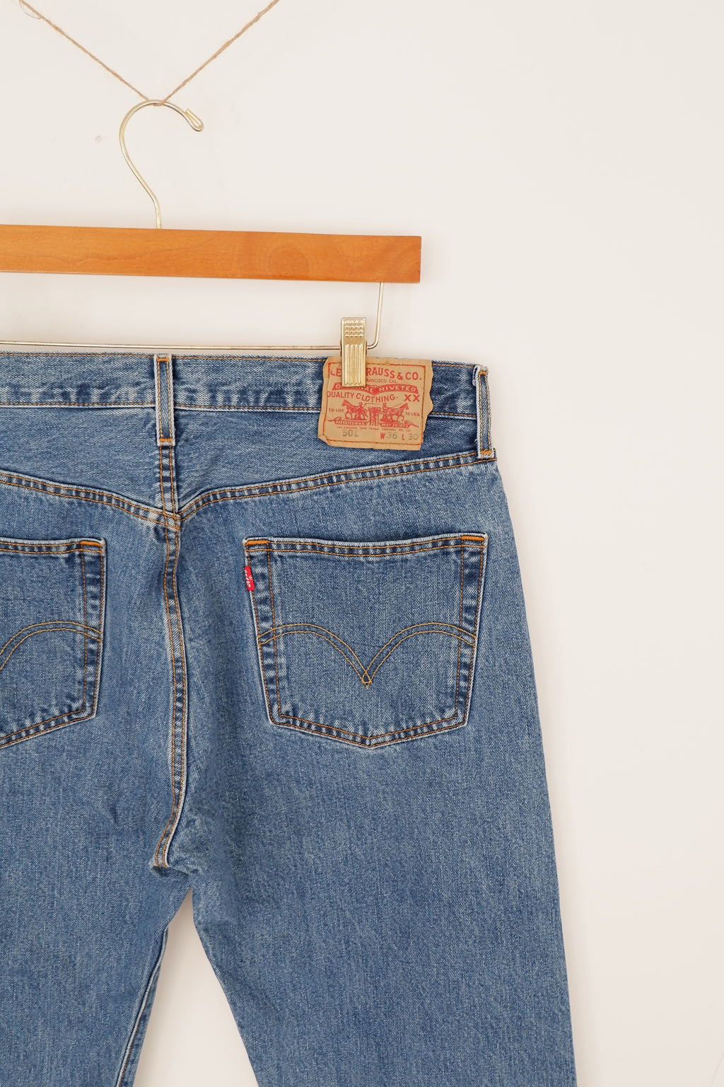 Levis 501 Medium Wash Relaxed Fit Straight Leg Jeans - 34