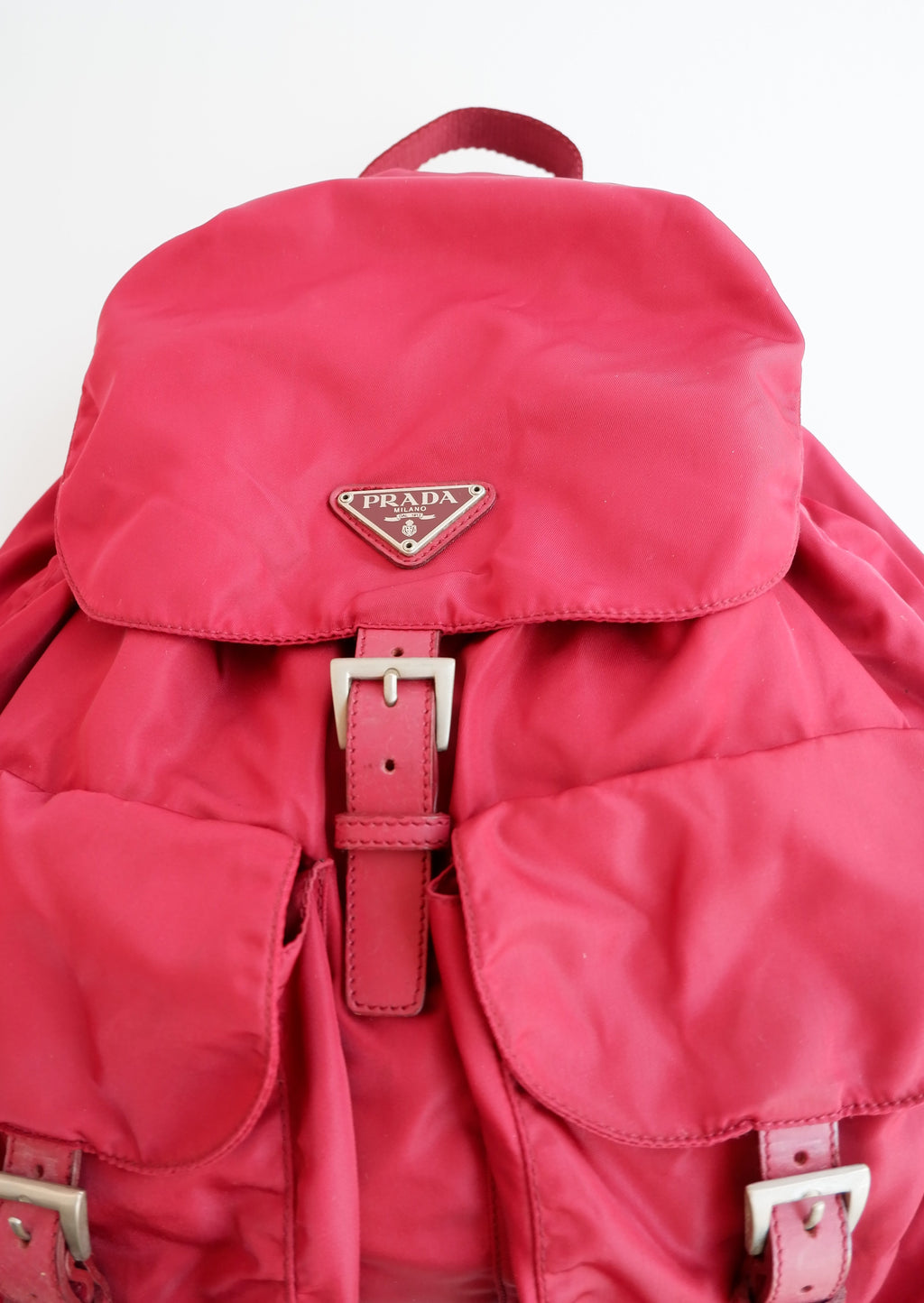 Sac à dos Prada en nylon rouge, authentique et d'occasion