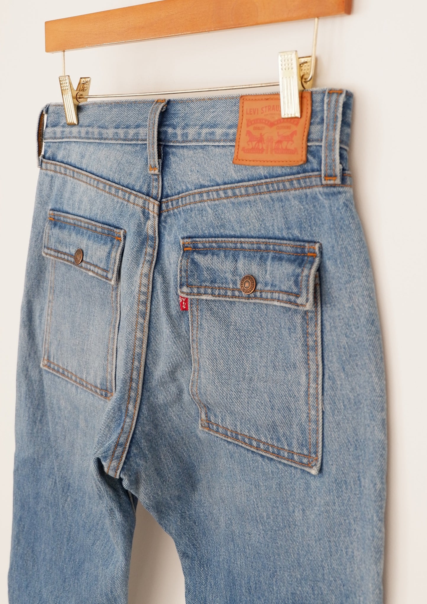 Levis Medium Wash Cargo Pocket Jeans - 27