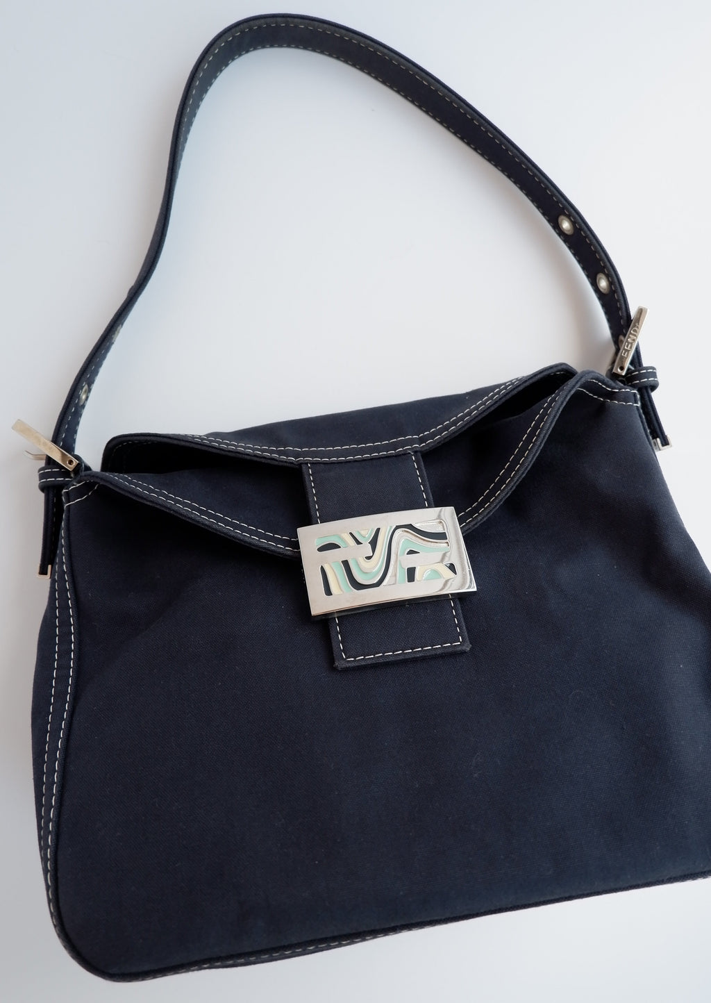Authentique Sac porté épaule Fendi Baguette en toile bleu marine d'occasion