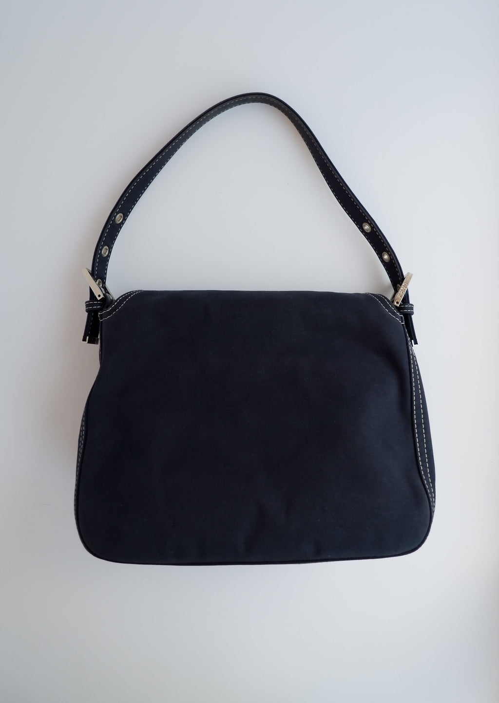 Authentique Sac porté épaule Fendi Baguette en toile bleu marine d'occasion