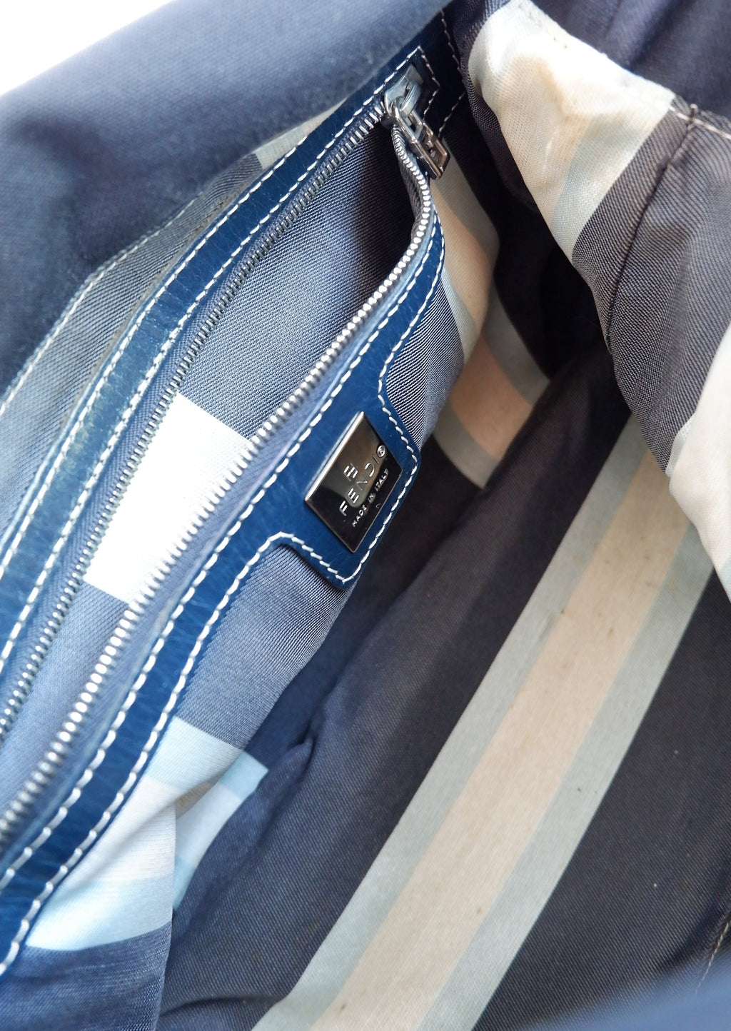 Authentique Sac porté épaule Fendi Baguette en toile bleu marine d'occasion