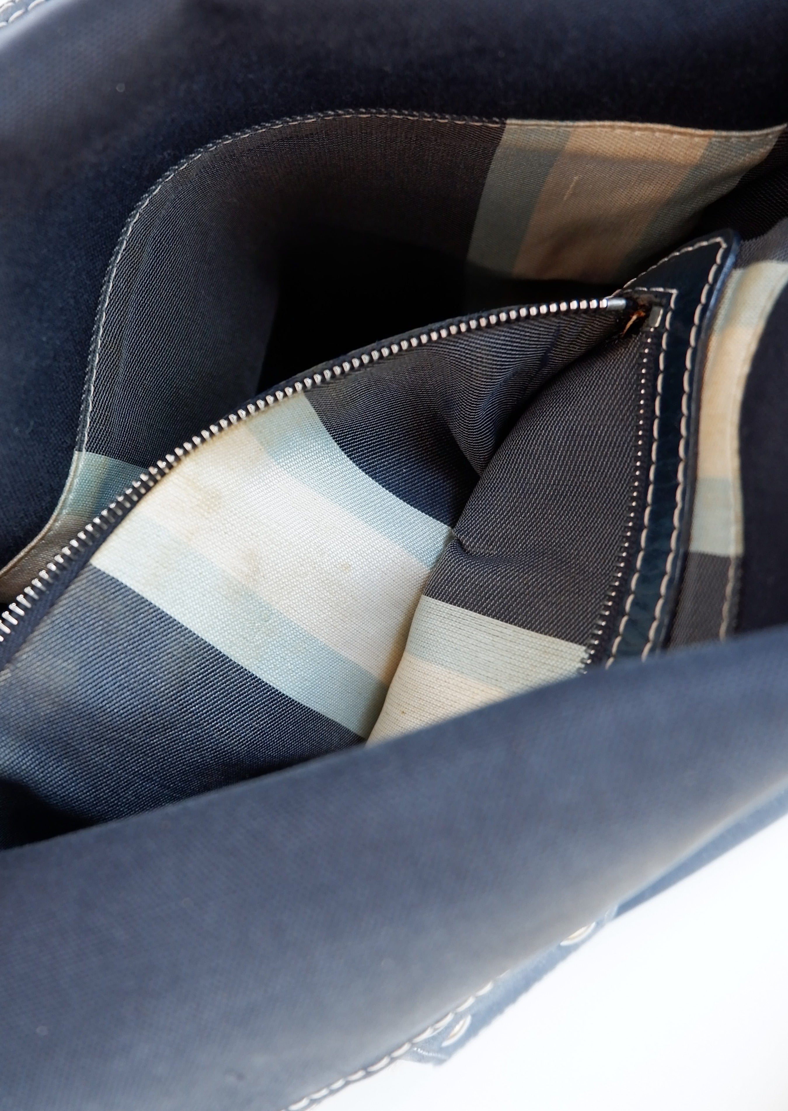 Authentique Sac porté épaule Fendi Baguette en toile bleu marine d'occasion