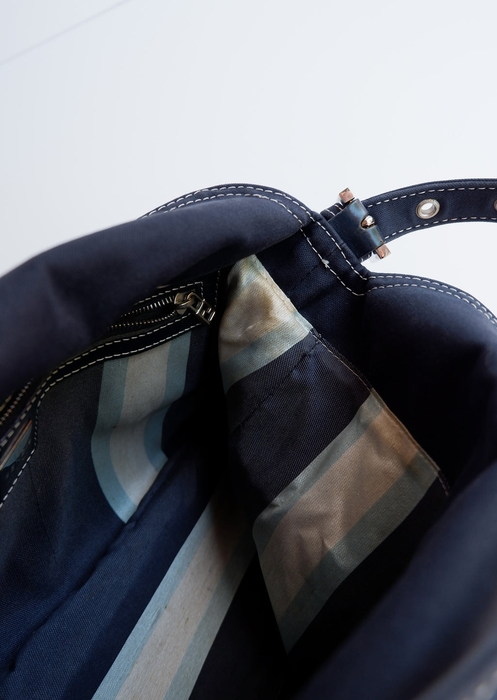 Authentique Sac porté épaule Fendi Baguette en toile bleu marine d'occasion