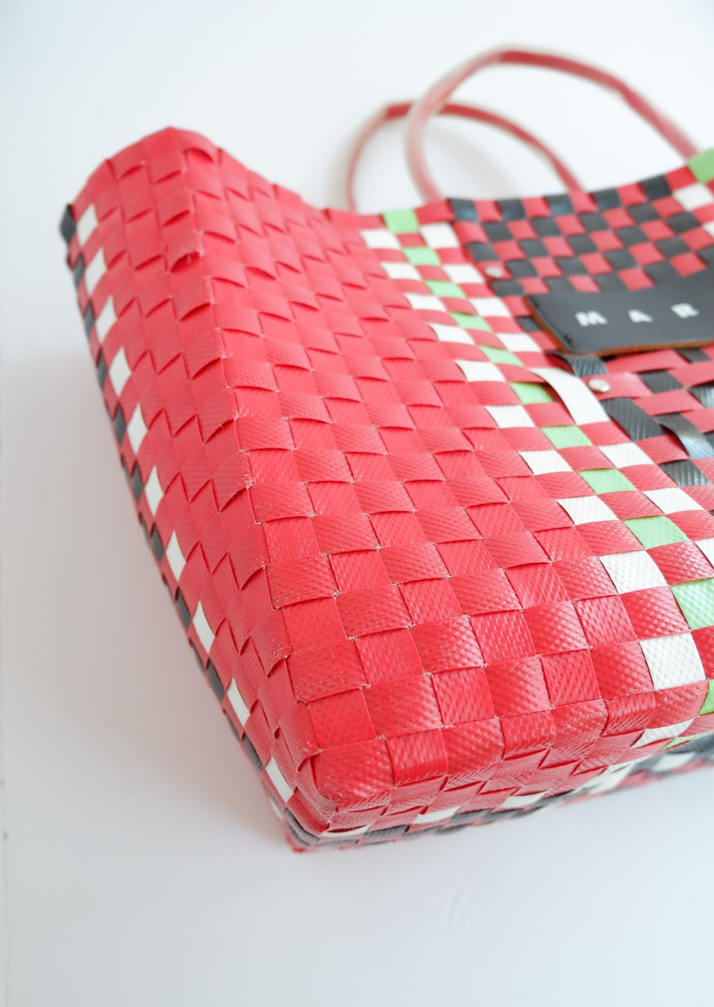 Sac cabas tressé Marni rouge d'occasion authentique