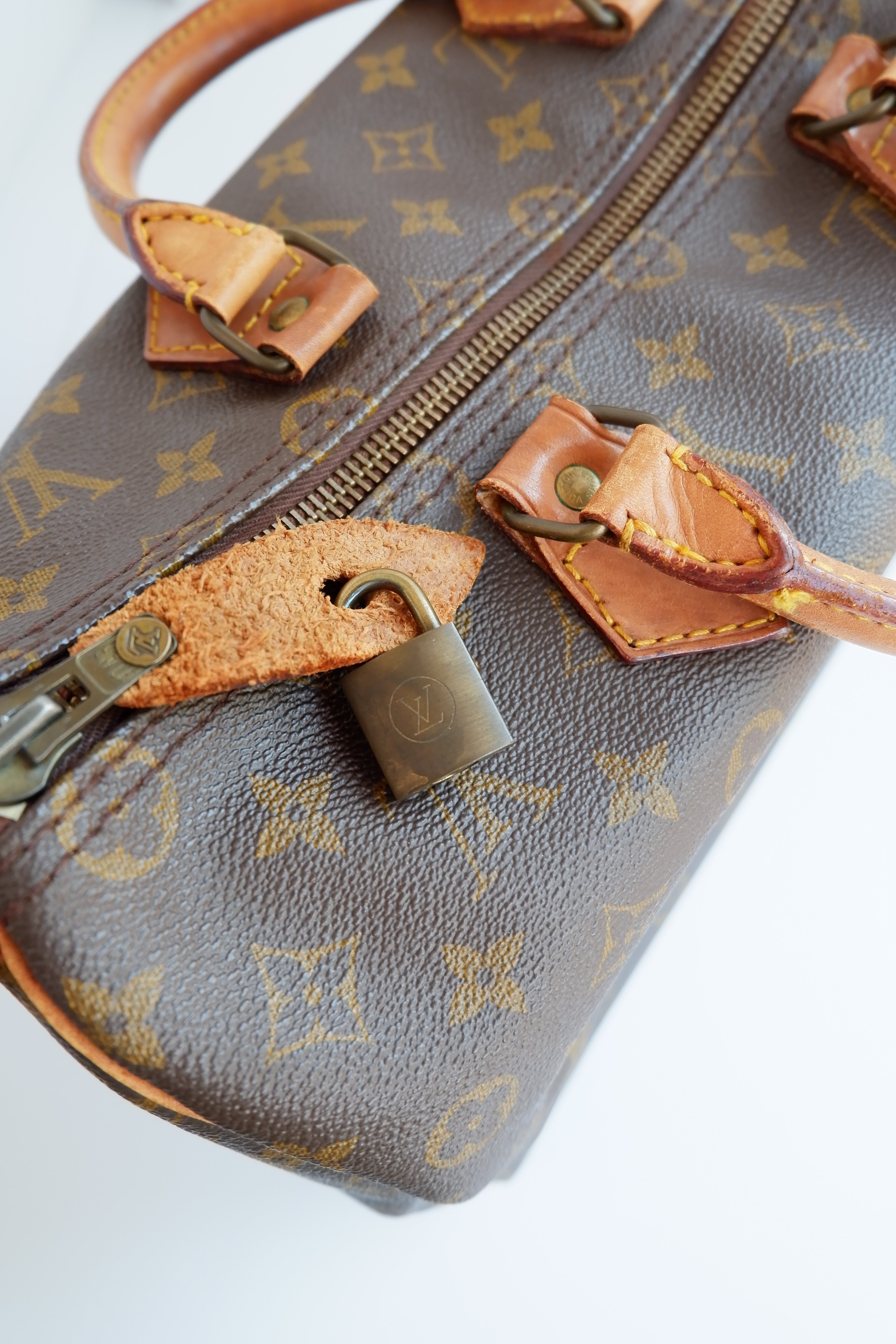 Authentique Sac Vintage d'occasion Louis Vuitton Monogram Speedy 35