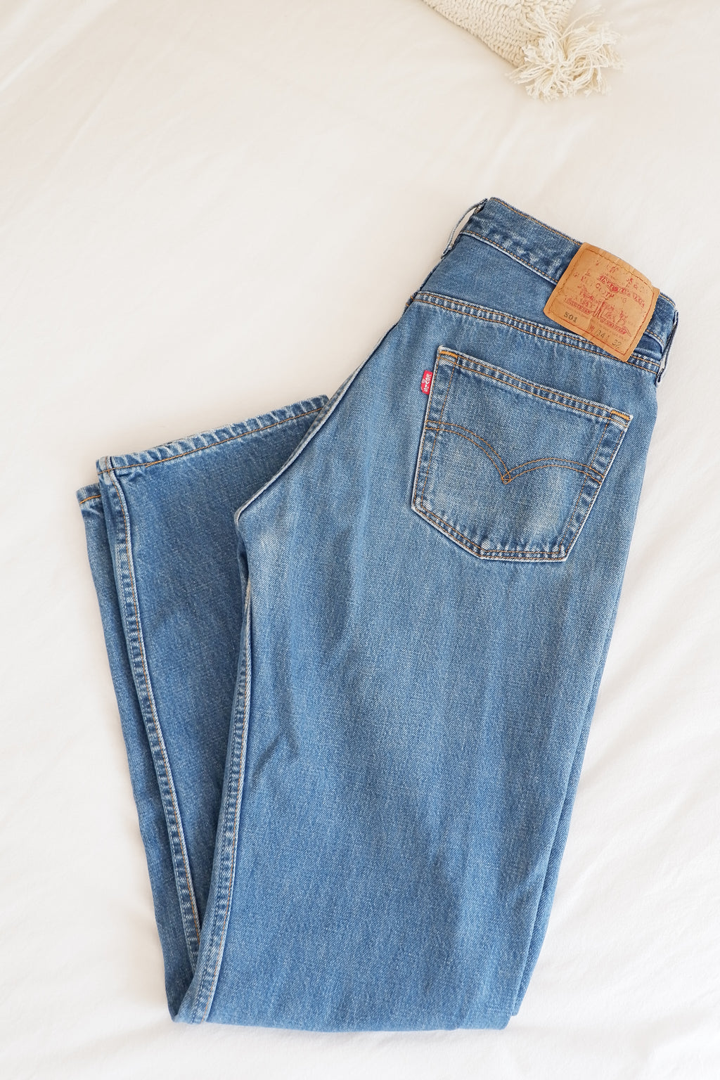 Levis 501 Medium Wash Regular Fit Jeans - 34