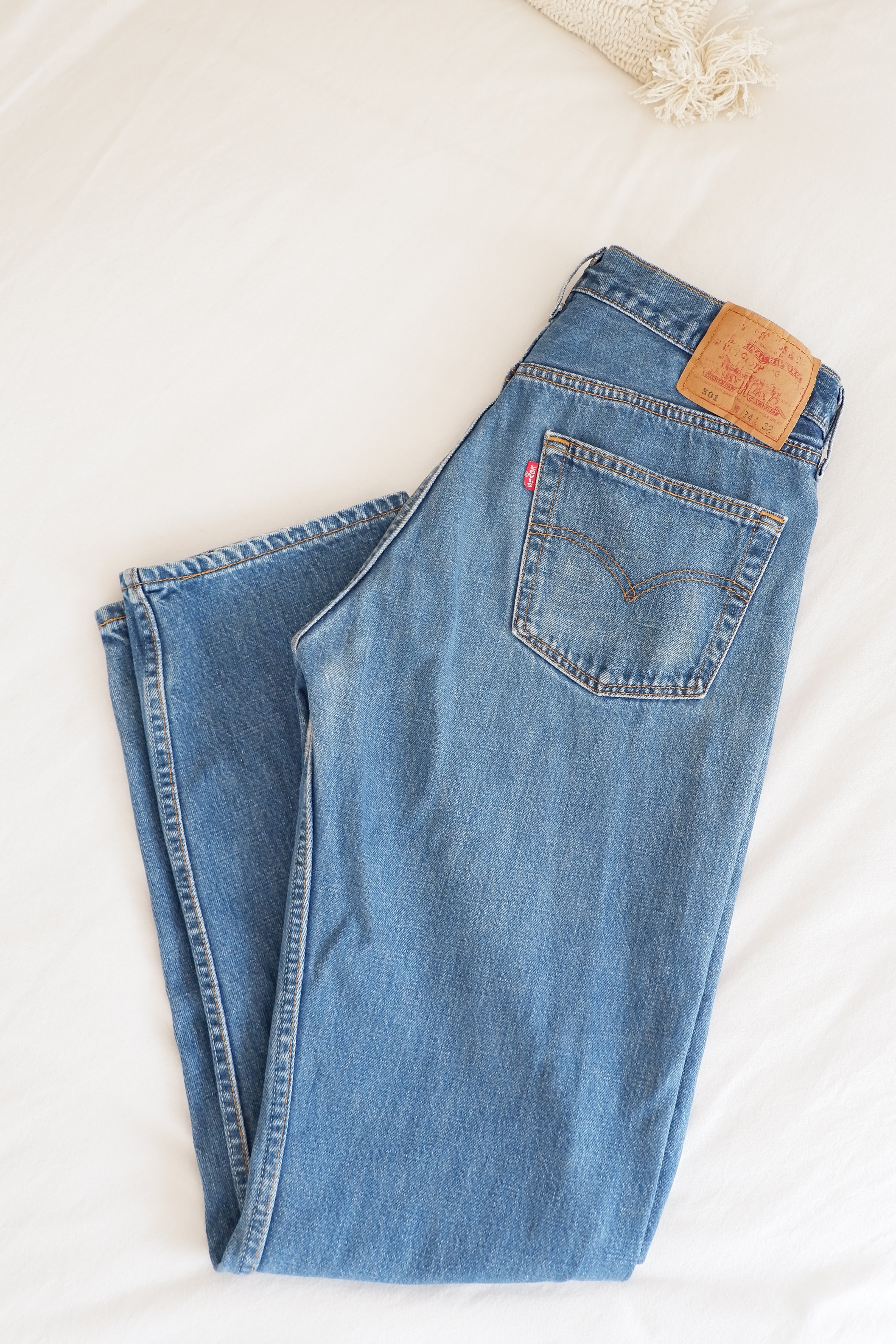 Levis 501 Medium Wash Regular Fit Jeans - 34