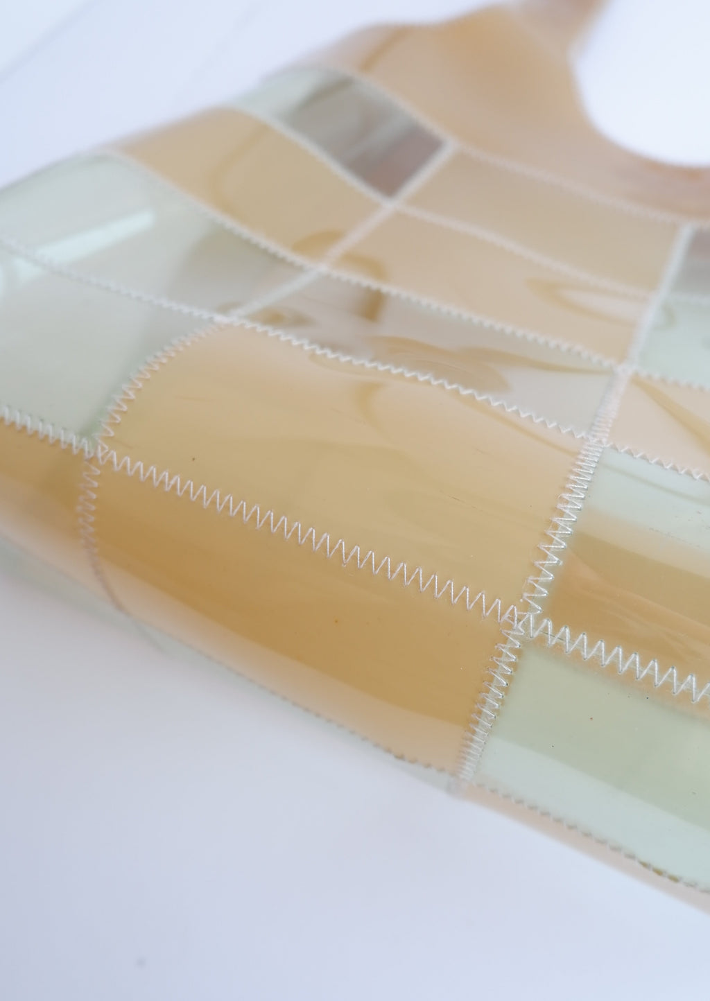 Fourre-tout Chanel beige/bleu clair en PVC, authentique et d'occasion