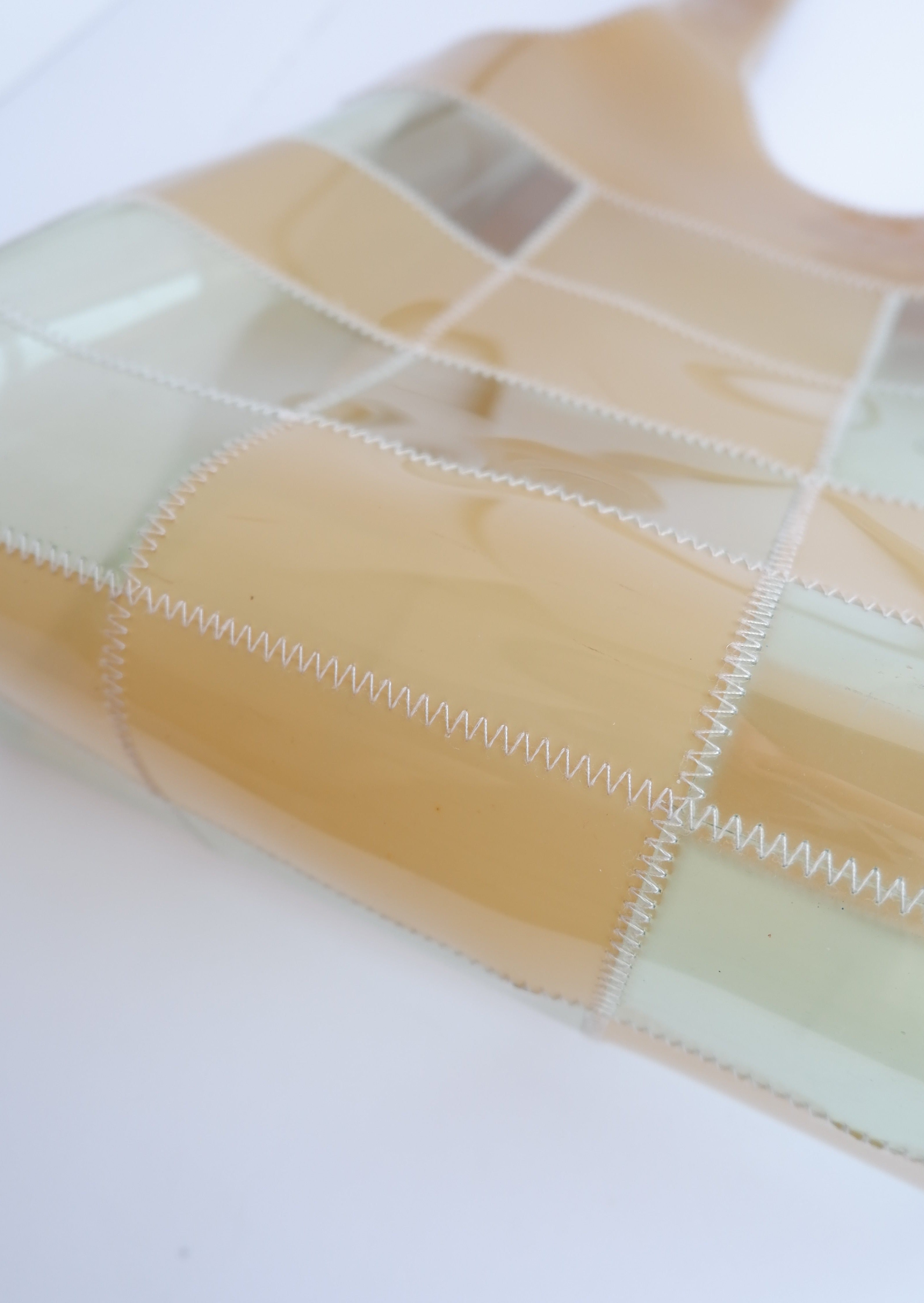 Fourre-tout Chanel beige/bleu clair en PVC, authentique et d'occasion