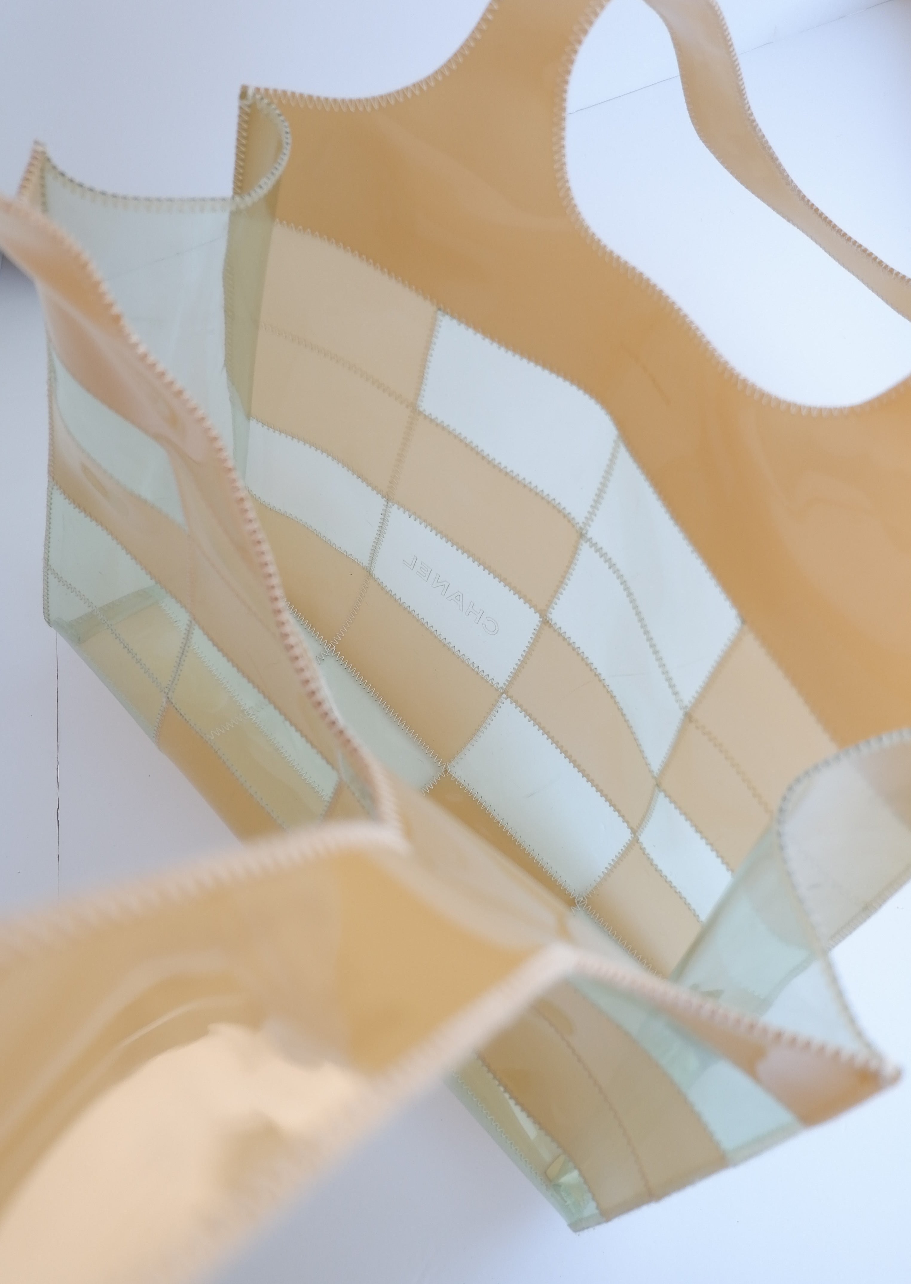 Fourre-tout Chanel beige/bleu clair en PVC, authentique et d'occasion