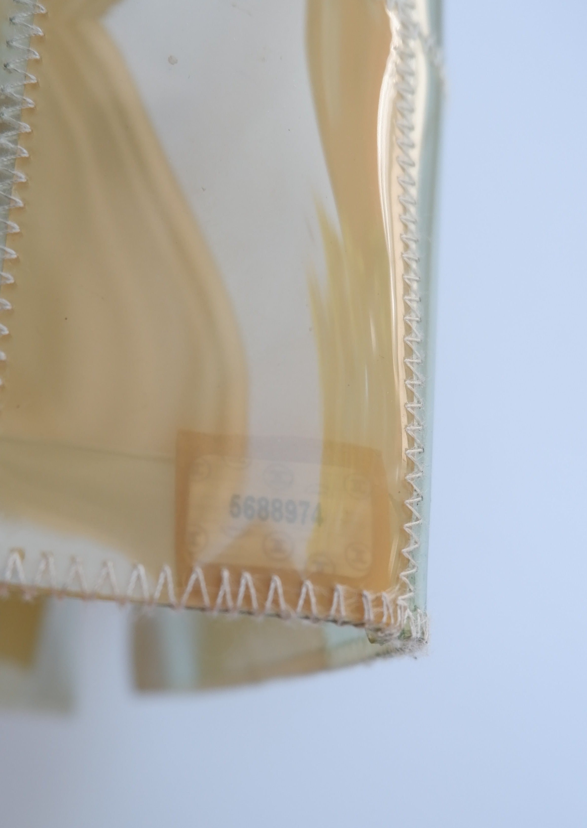 Fourre-tout Chanel beige/bleu clair en PVC, authentique et d'occasion