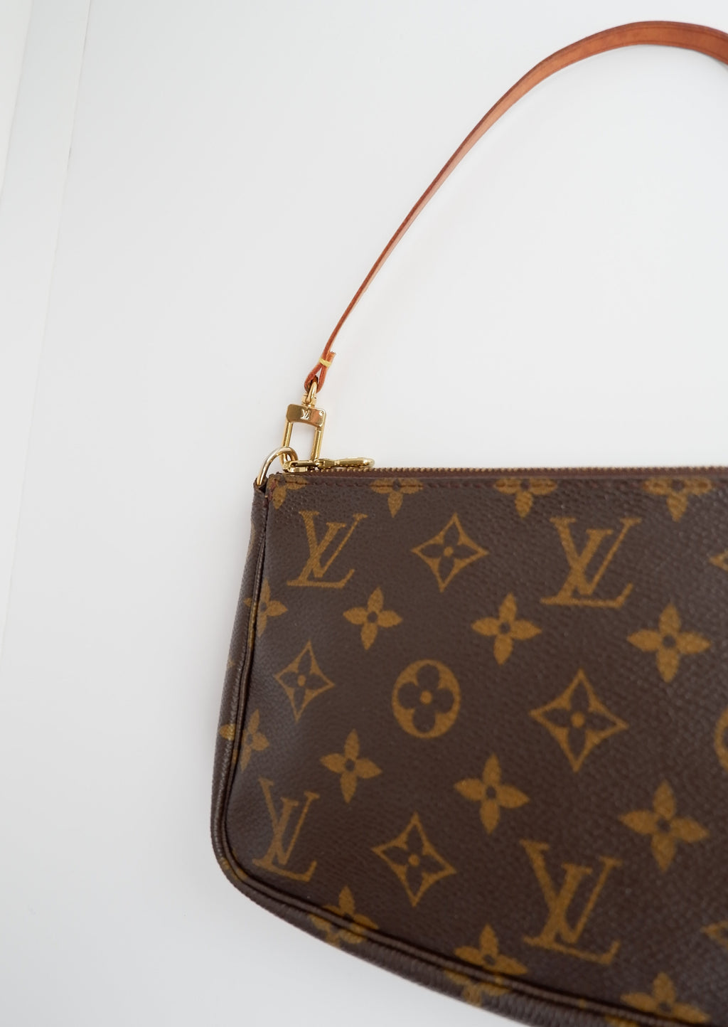 Sac à accessoires Pochette Monogram Louis Vuitton d'occasion authentique