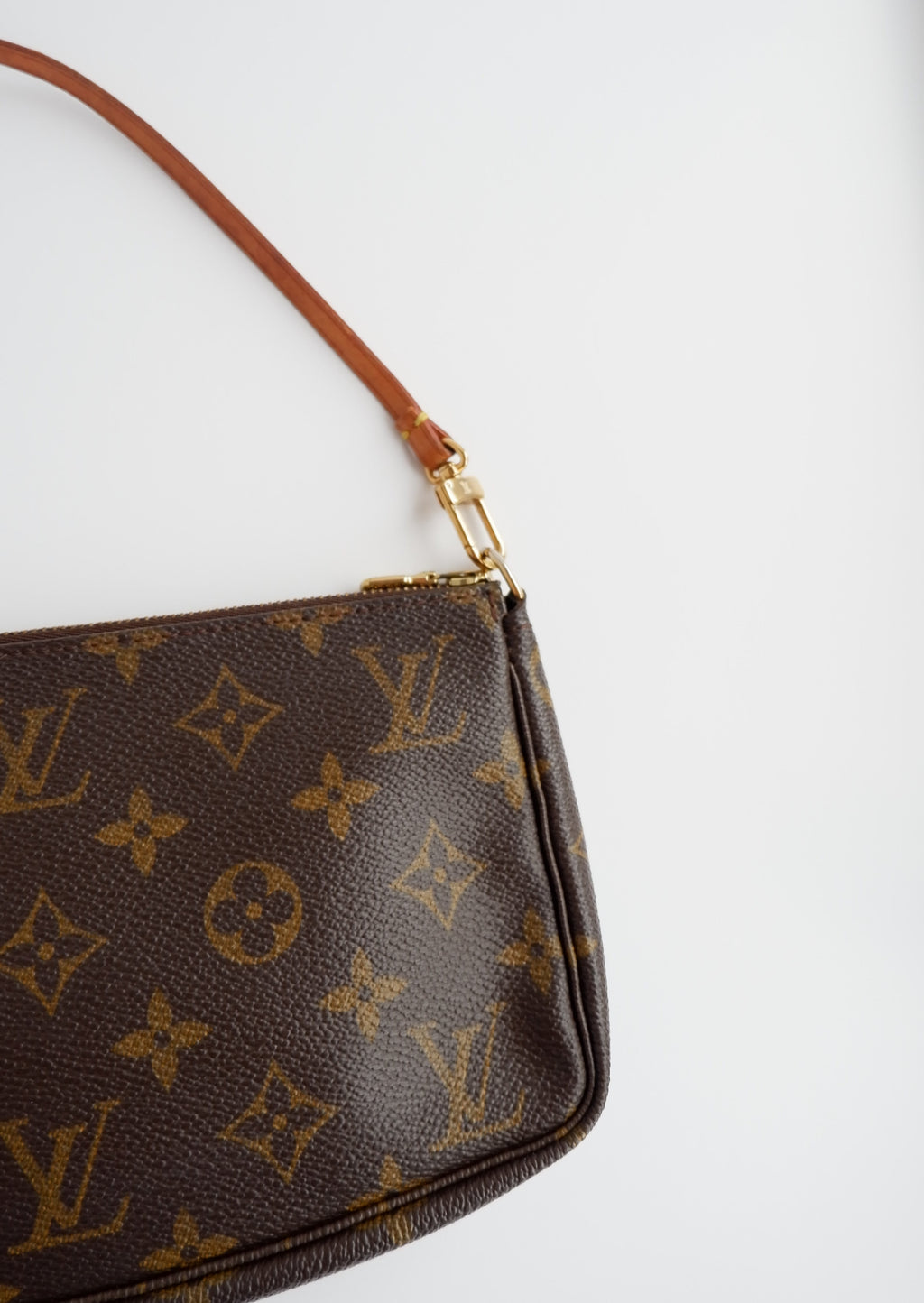 Sac à accessoires Pochette Monogram Louis Vuitton d'occasion authentique