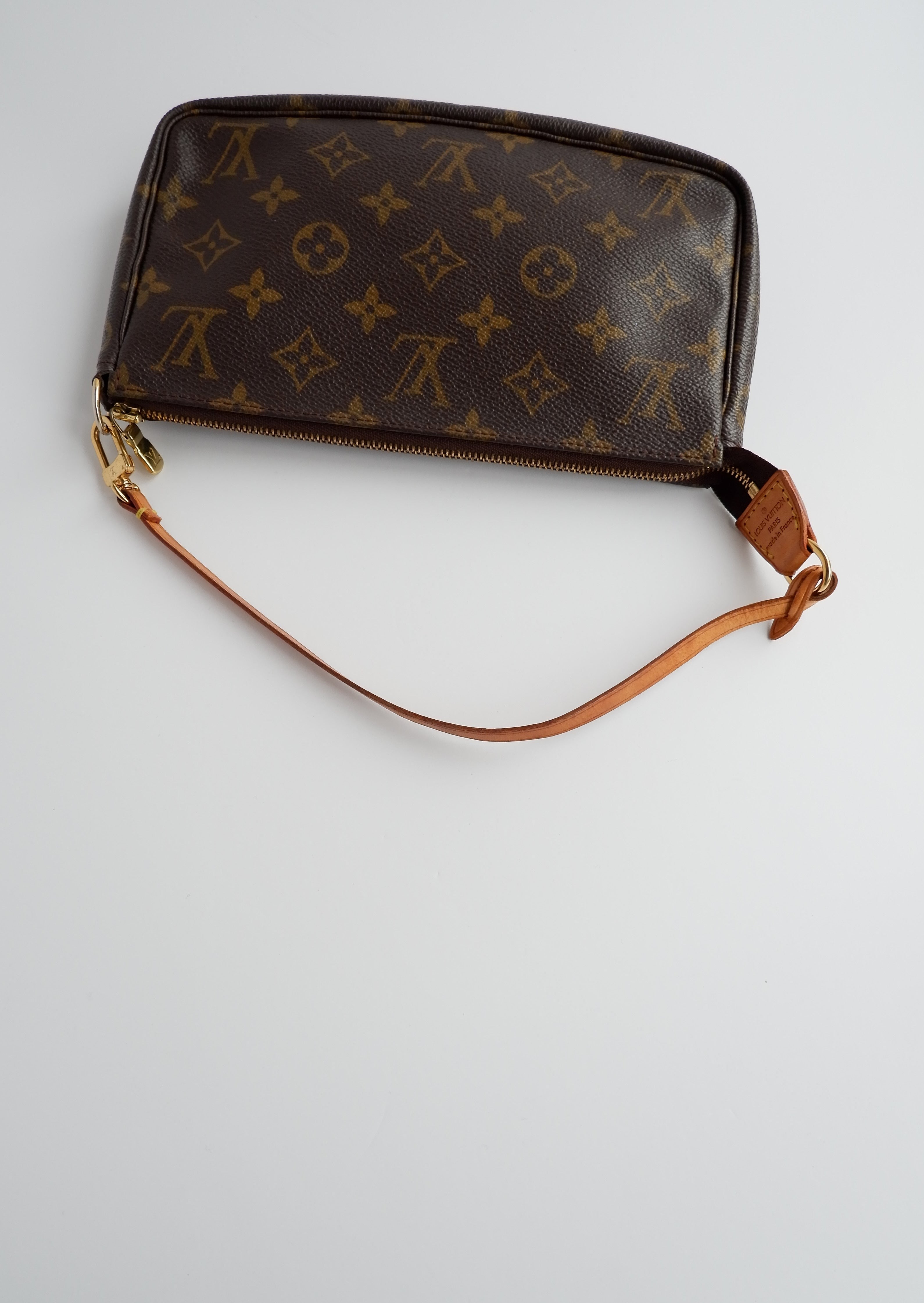 Sac à accessoires Pochette Monogram Louis Vuitton d'occasion authentique