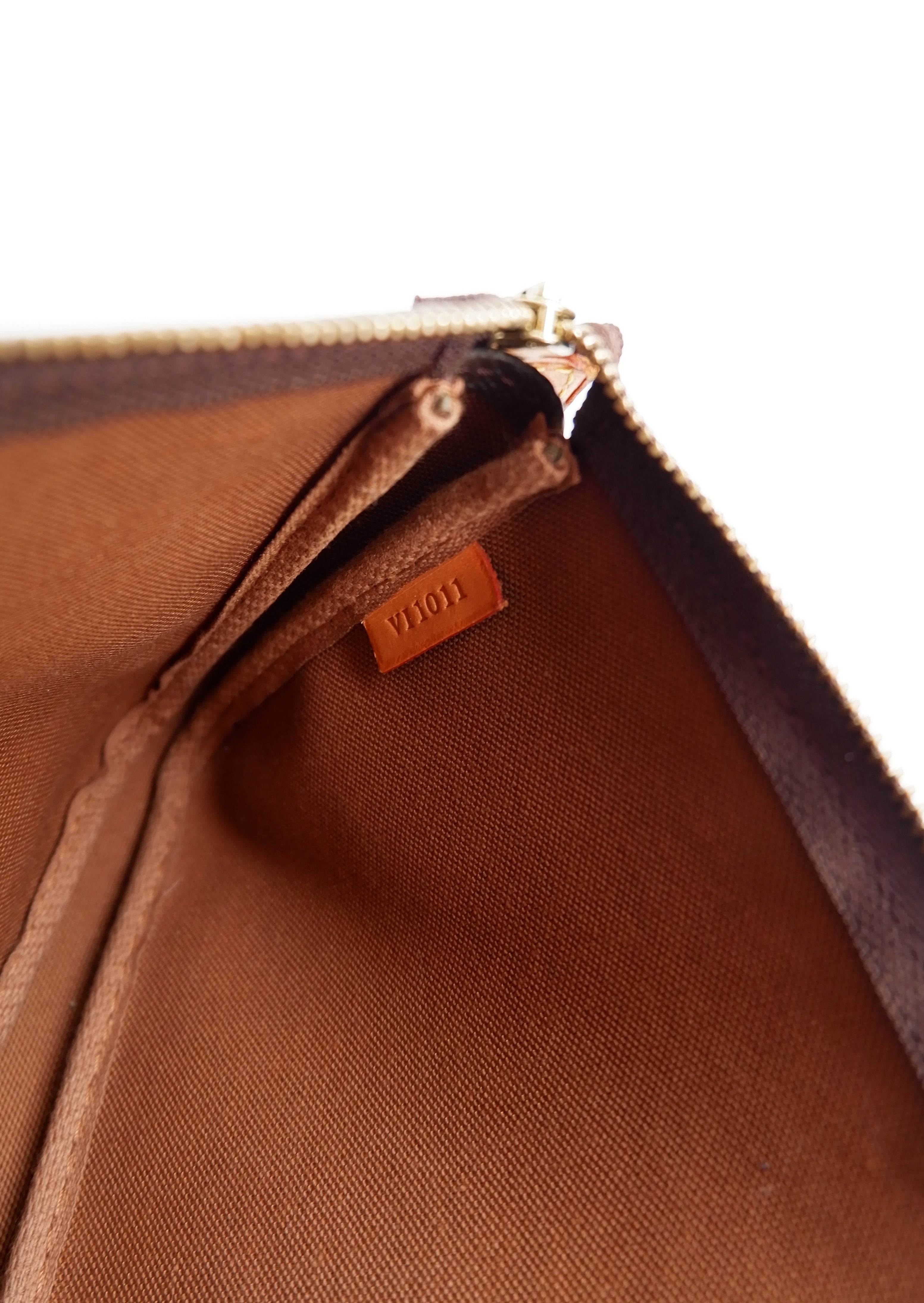 Sac à accessoires Pochette Monogram Louis Vuitton d'occasion authentique