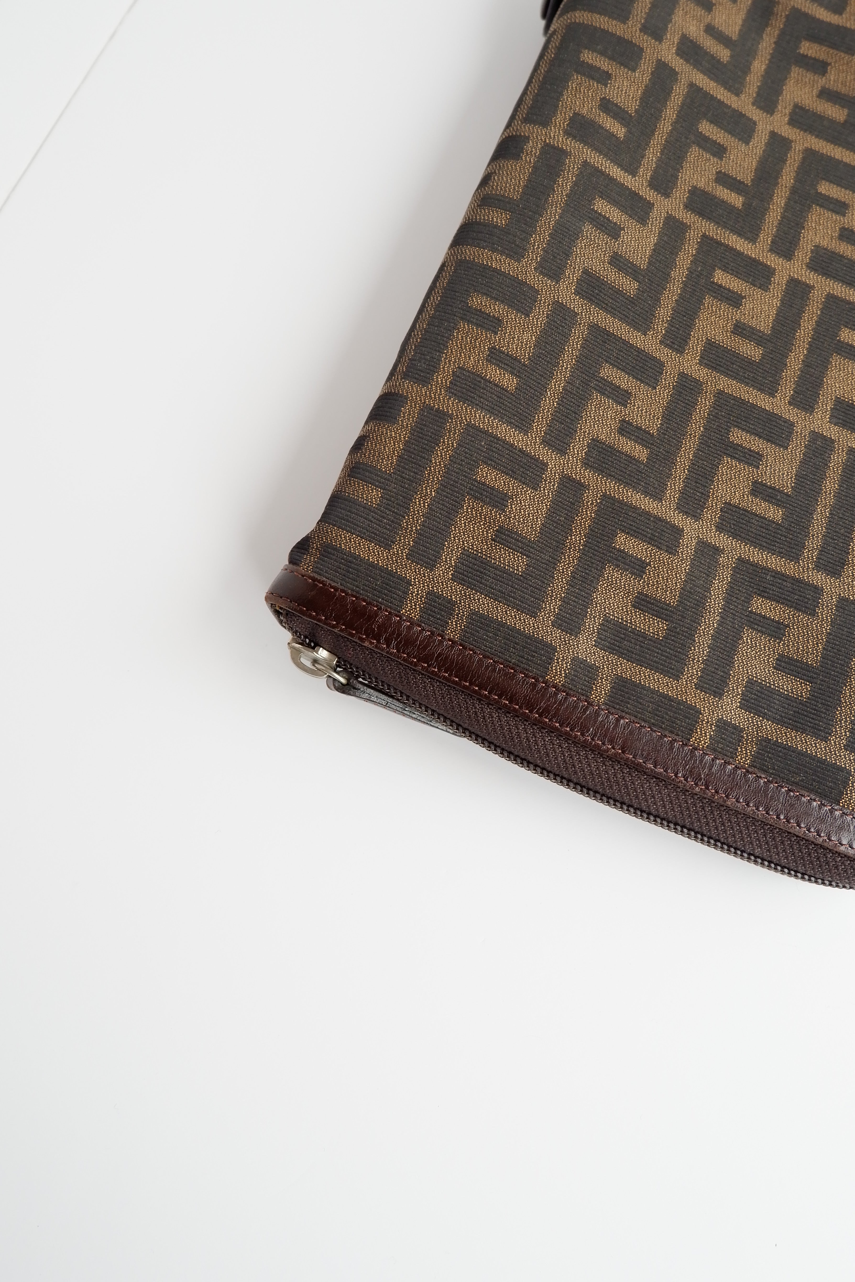 Authentique Couverture d'Agenda Vintage Fendi Zucca d'Occasion