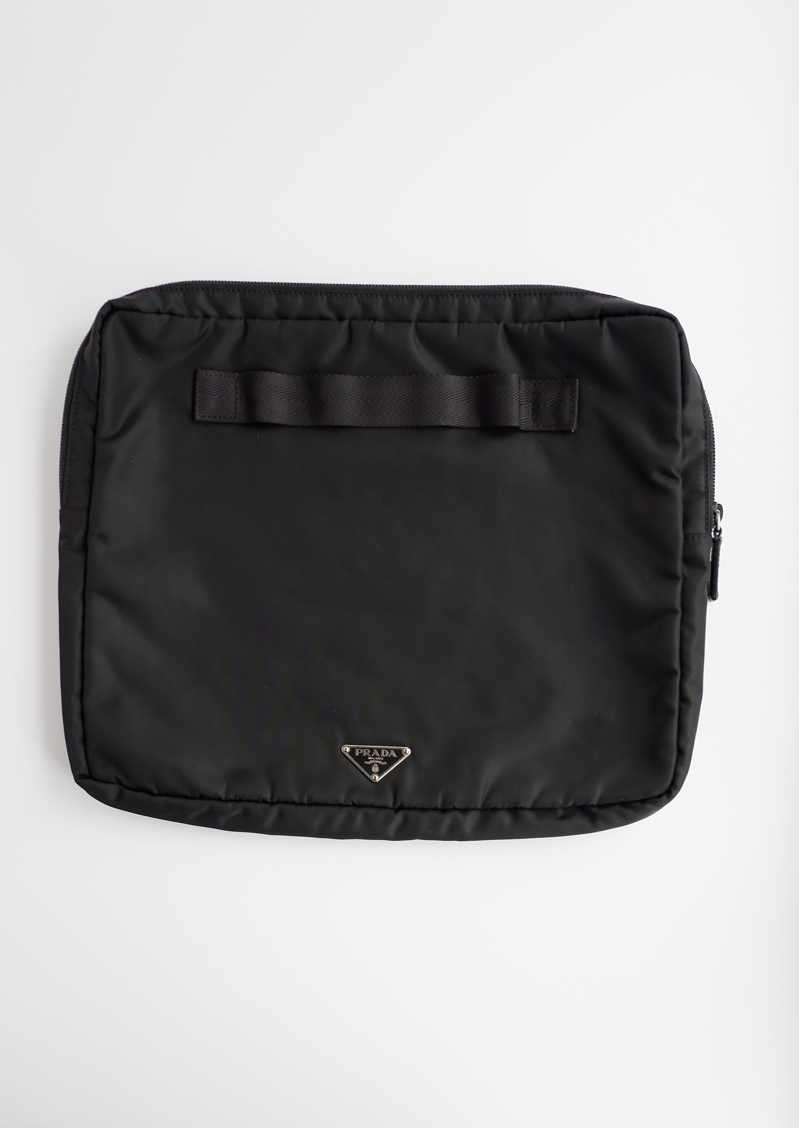 Authentique Sacoche/Pochette pour Ordinateur Portable en Nylon Noir Prada d'occasion