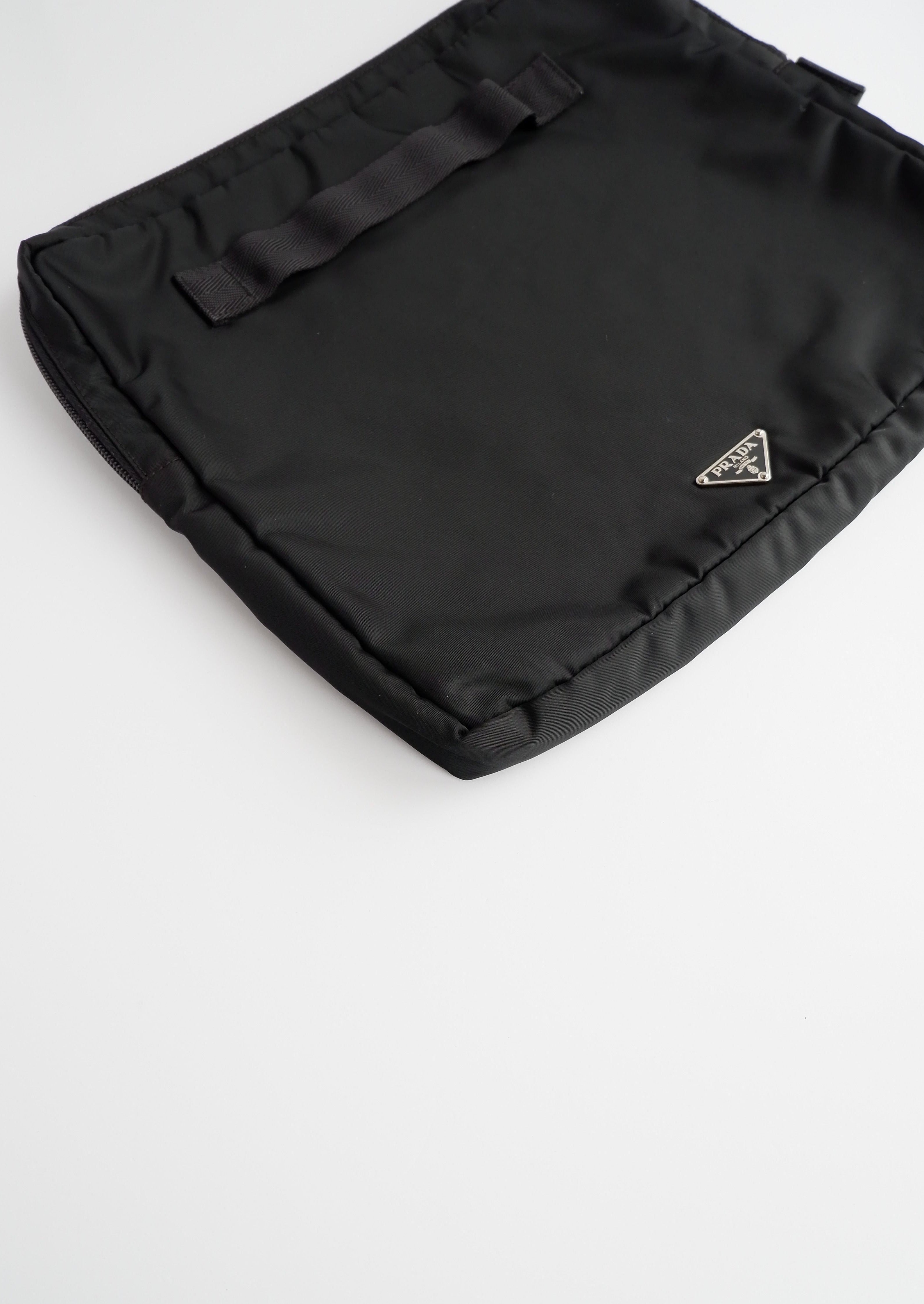 Authentique Sacoche/Pochette pour Ordinateur Portable en Nylon Noir Prada d'occasion