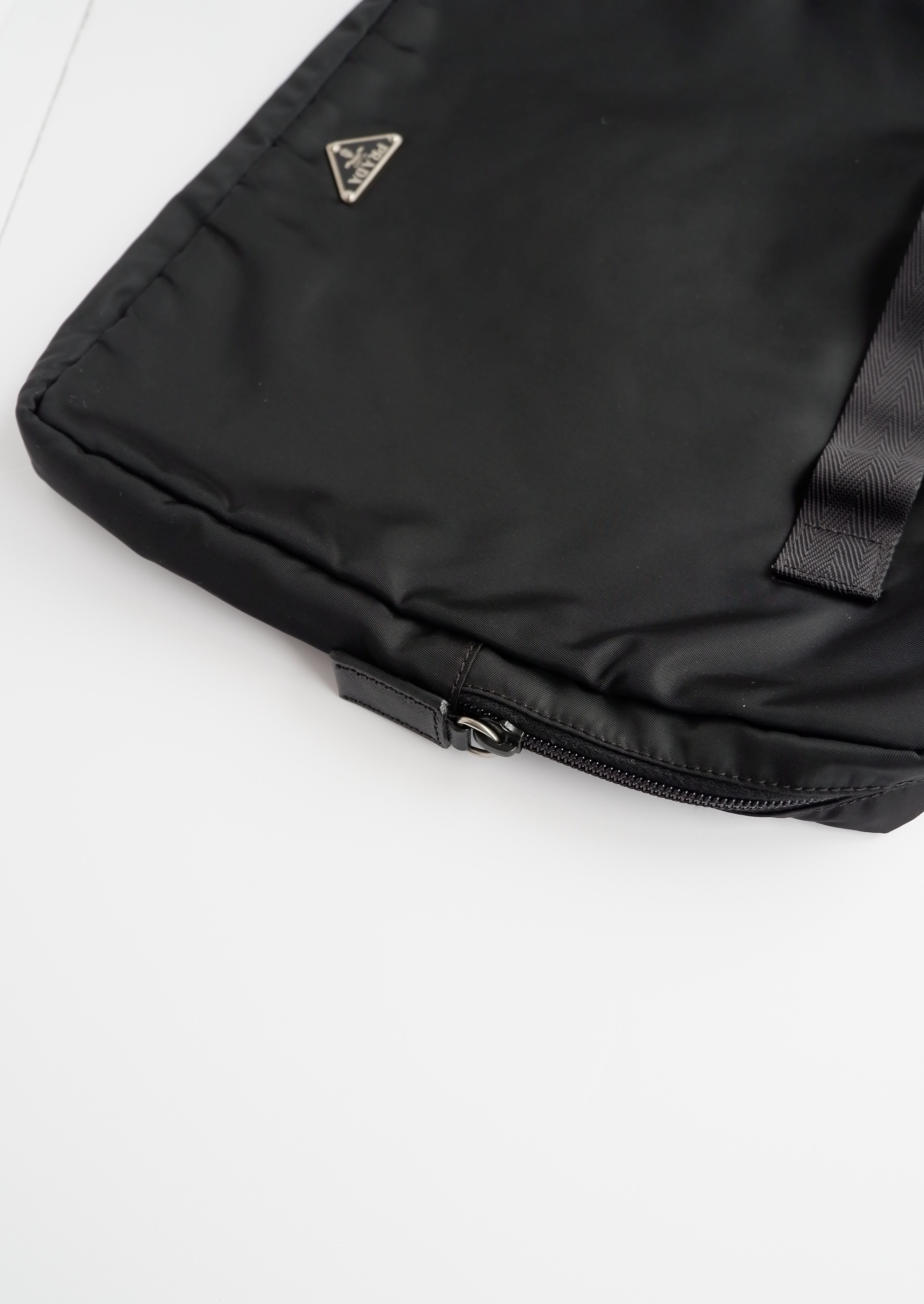 Authentique Sacoche/Pochette pour Ordinateur Portable en Nylon Noir Prada d'occasion