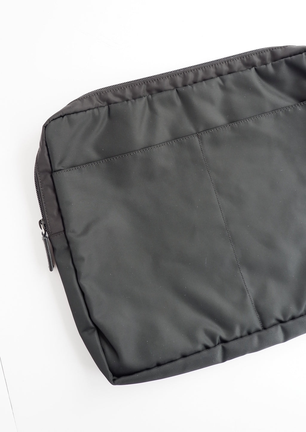 Authentique Sacoche/Pochette pour Ordinateur Portable en Nylon Noir Prada d'occasion