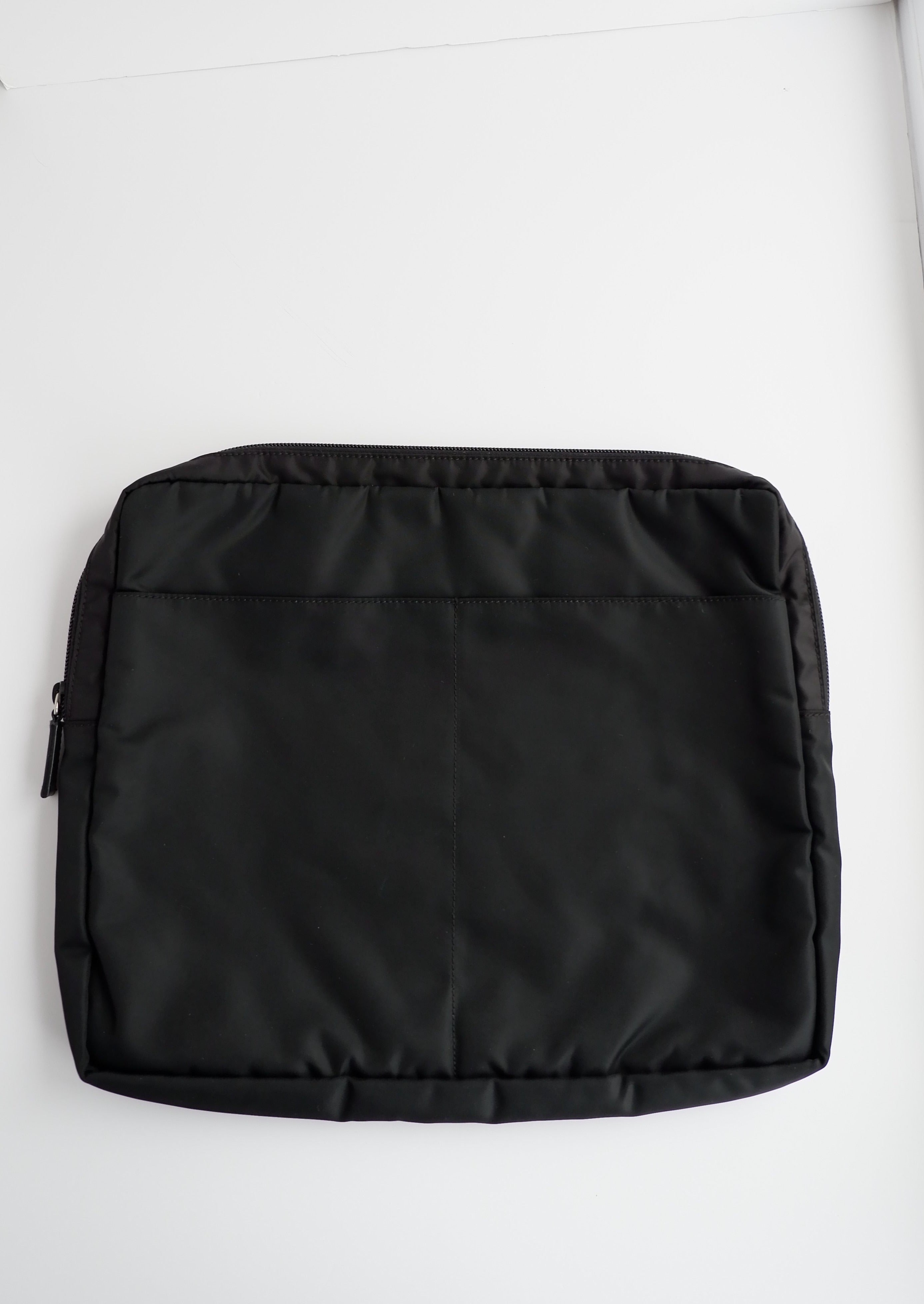 Authentique Sacoche/Pochette pour Ordinateur Portable en Nylon Noir Prada d'occasion