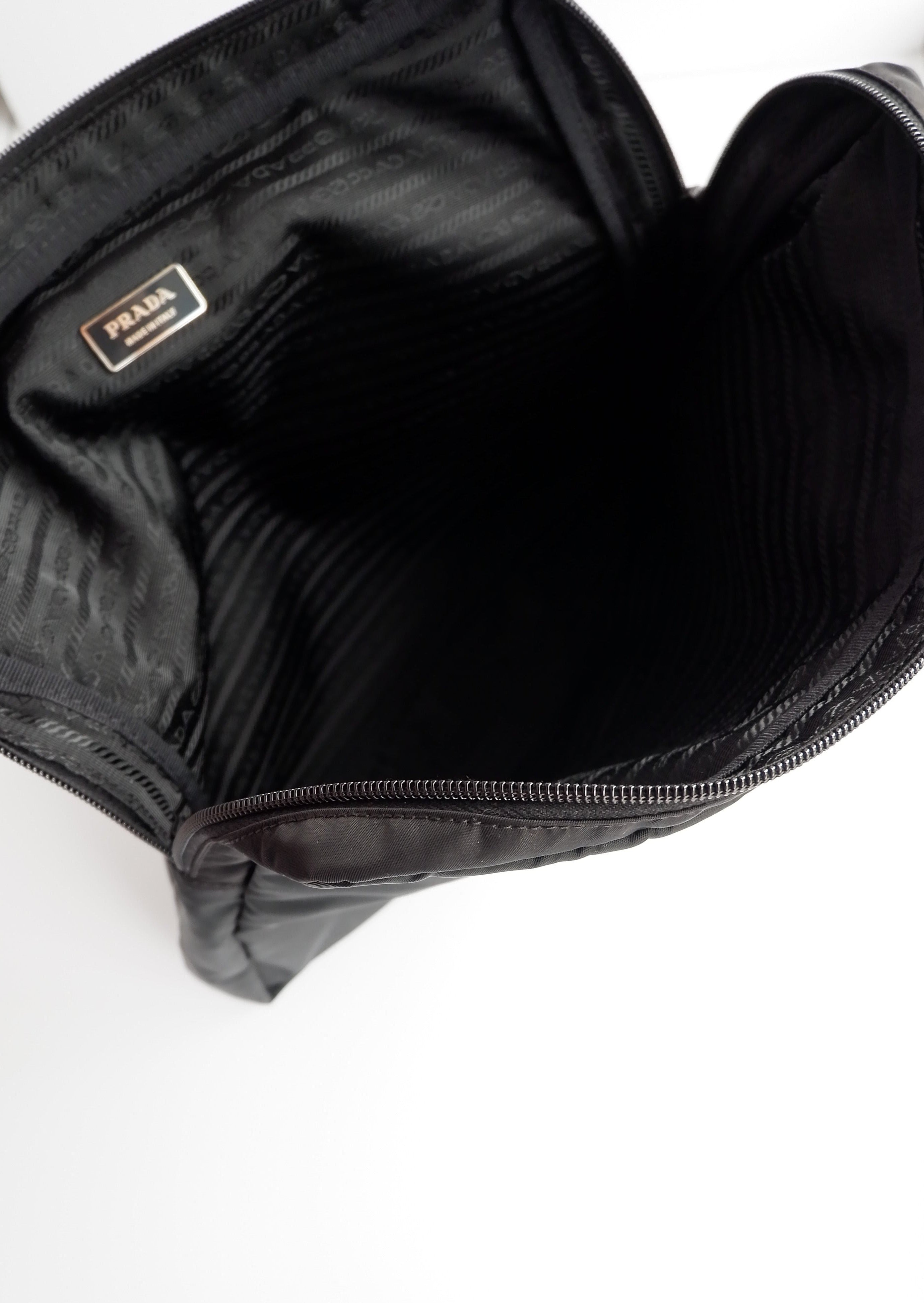 Authentique Sacoche/Pochette pour Ordinateur Portable en Nylon Noir Prada d'occasion