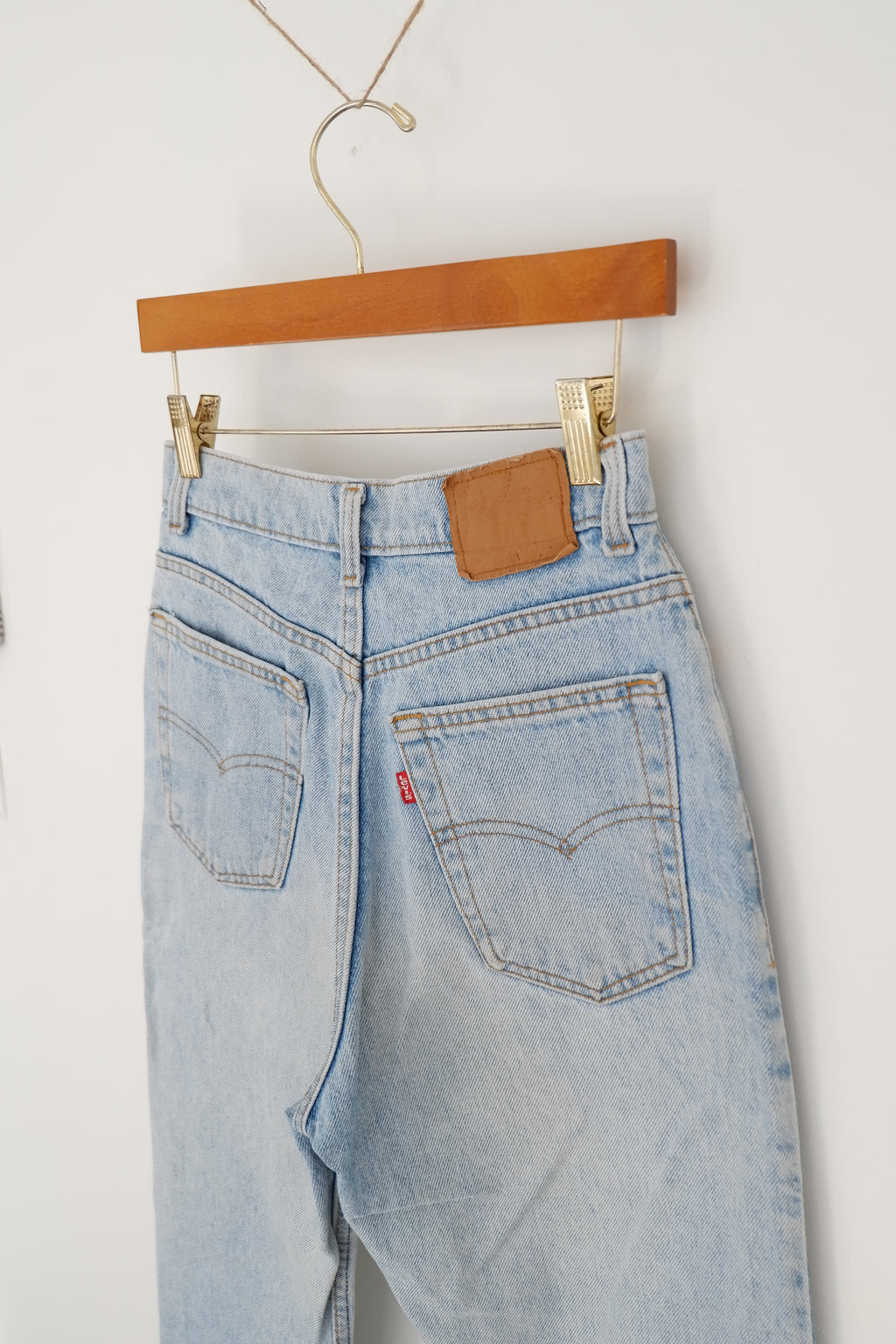 Levis Vintage Light Wash Straight Leg Jeans - 26