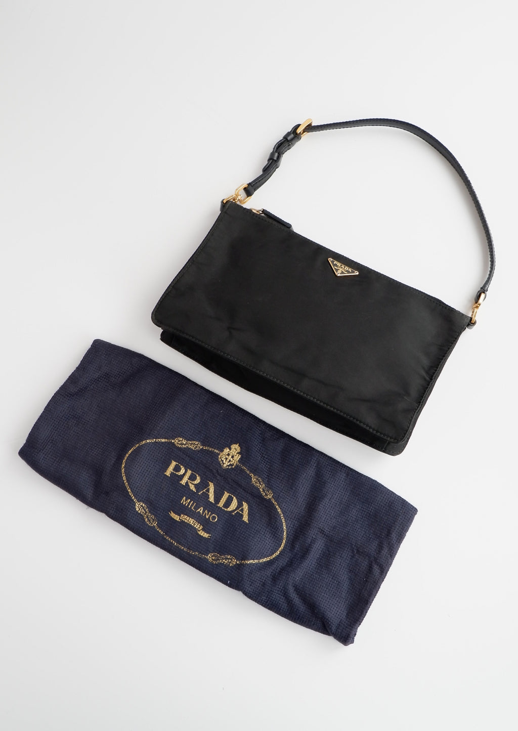 Authentique sac à bandoulière micro pochette Prada en nylon noir d'occasion