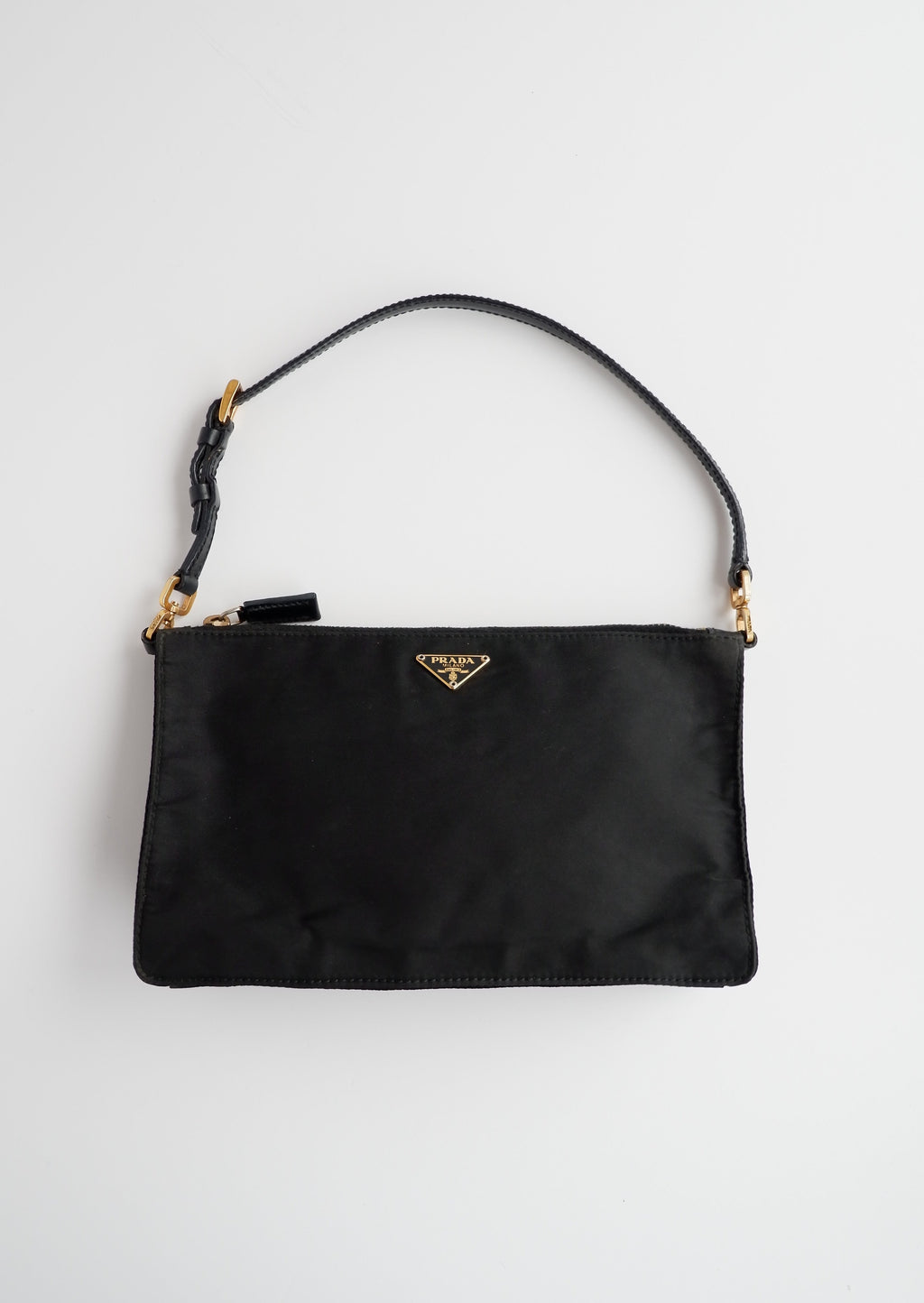 Authentique sac à bandoulière micro pochette Prada en nylon noir d'occasion