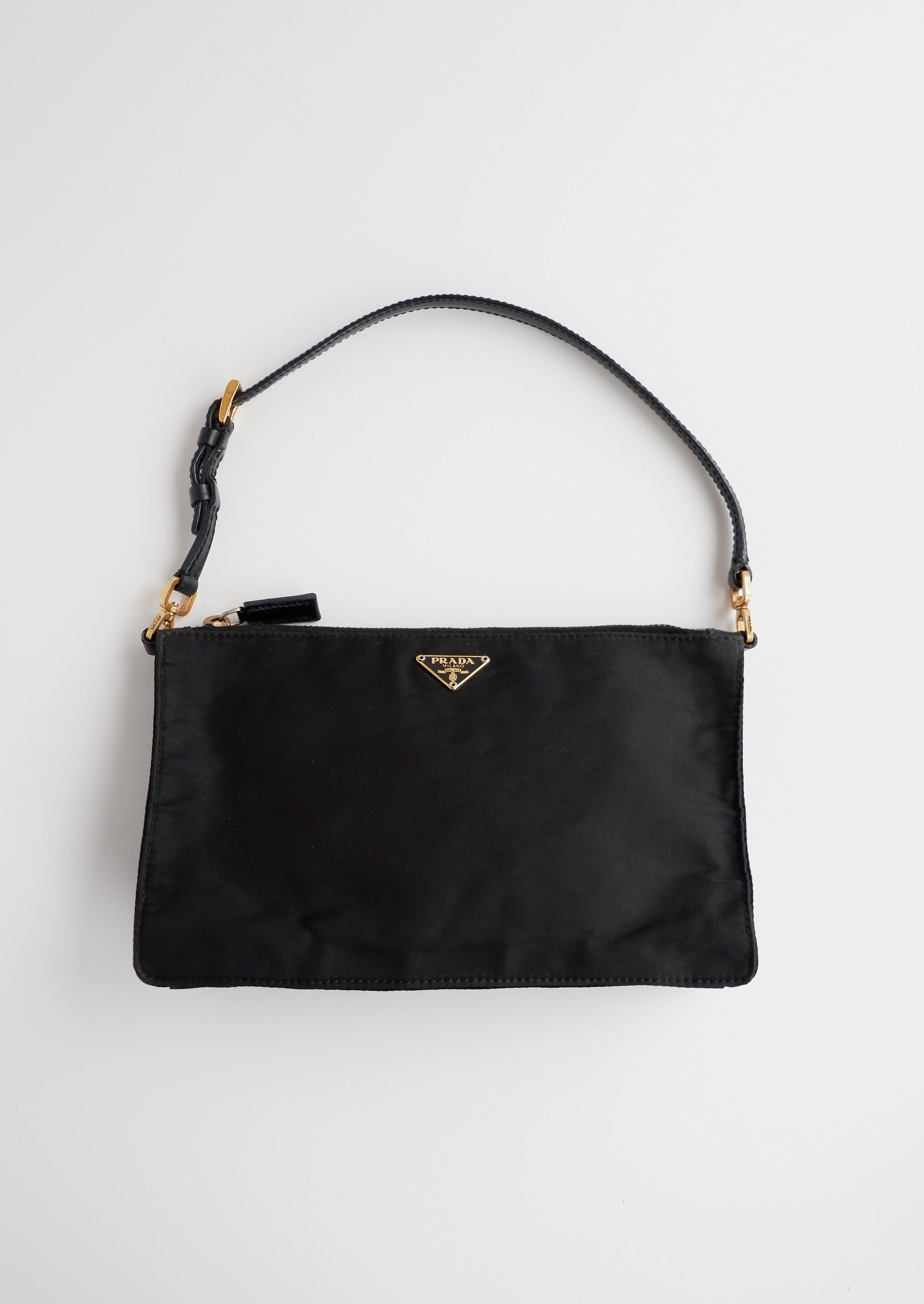 Authentique sac à bandoulière micro pochette Prada en nylon noir d'occasion