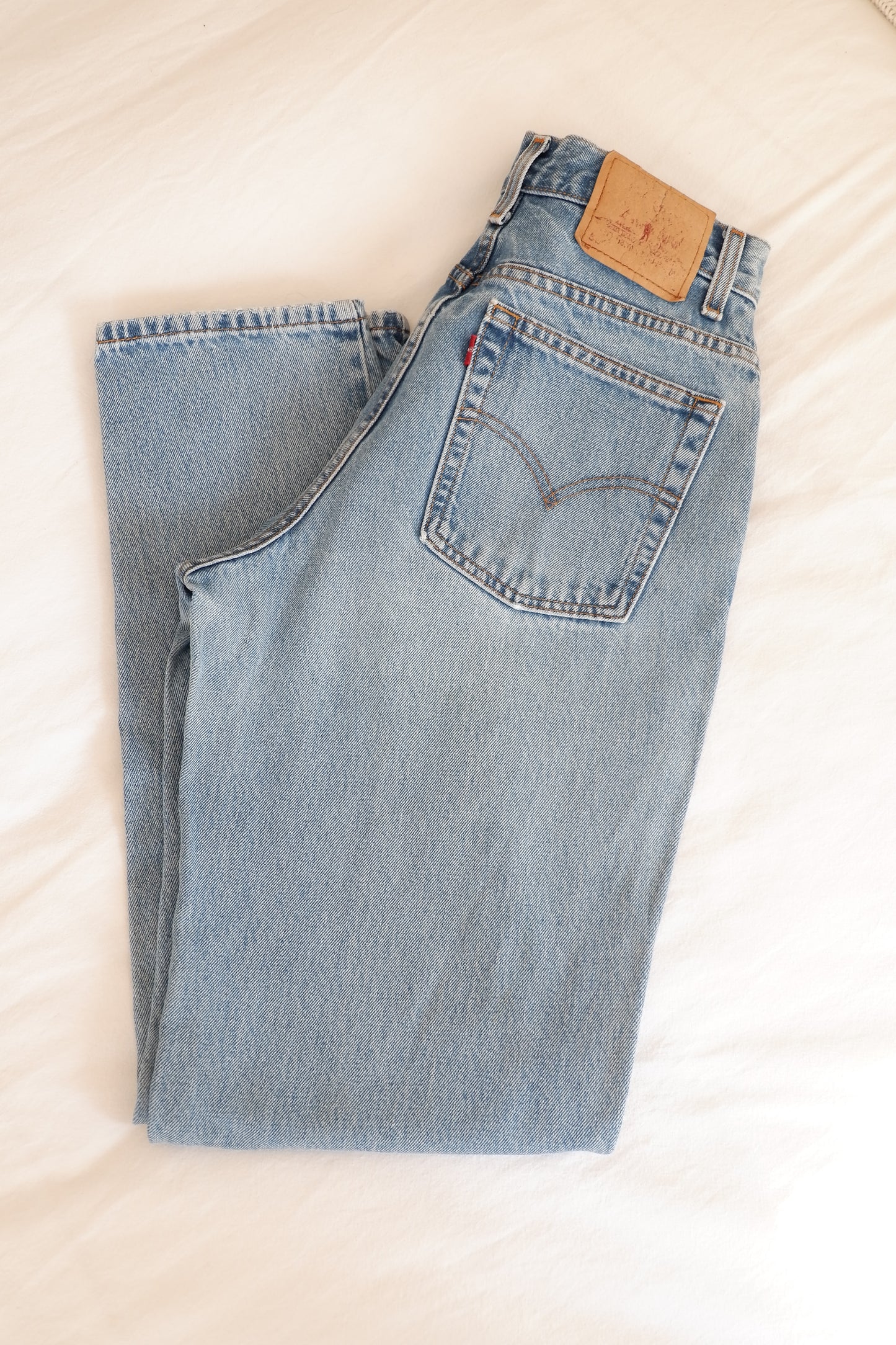 Levis 550 Medium Wash Relaxed Fit - 27