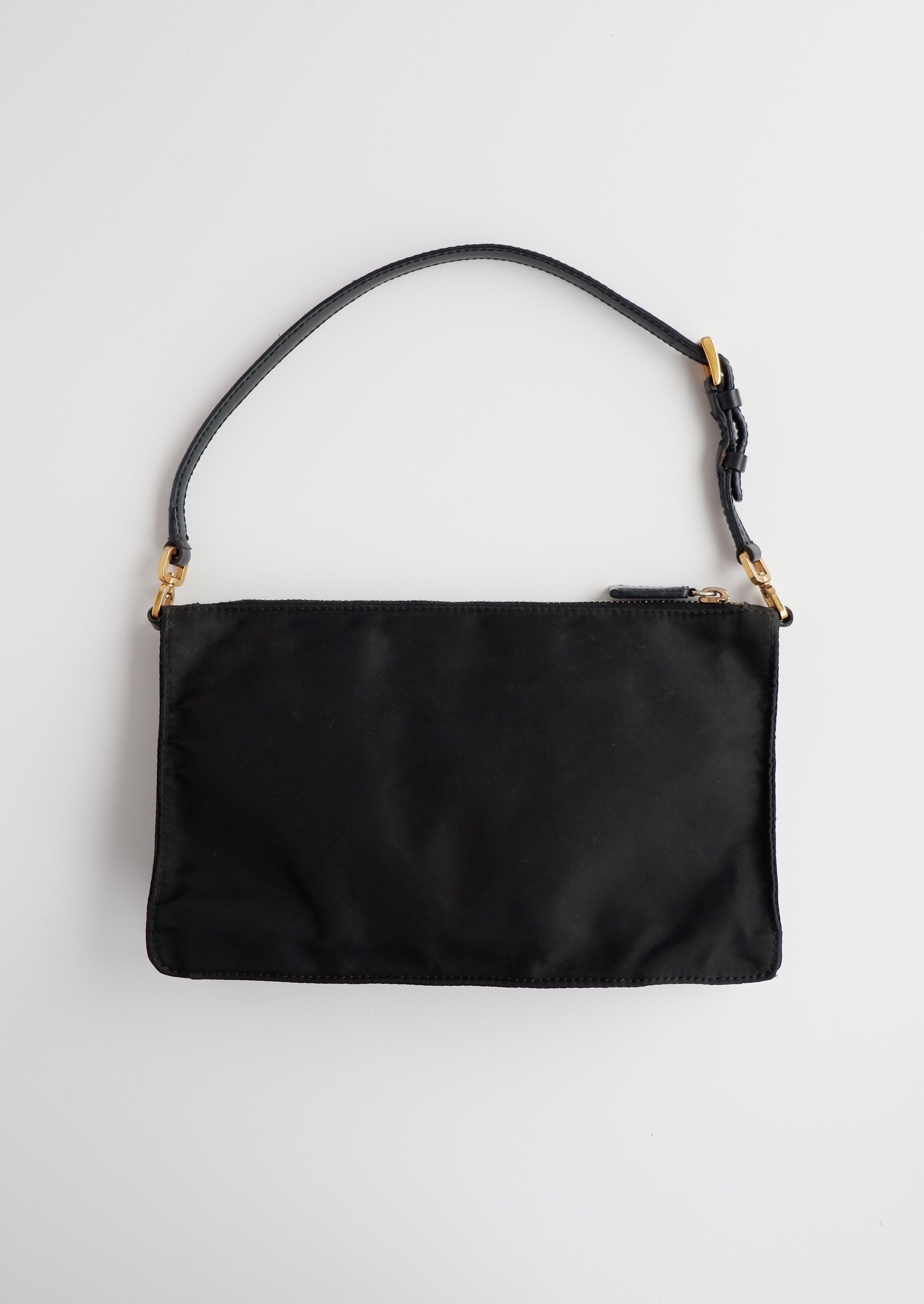 Authentique sac à bandoulière micro pochette Prada en nylon noir d'occasion