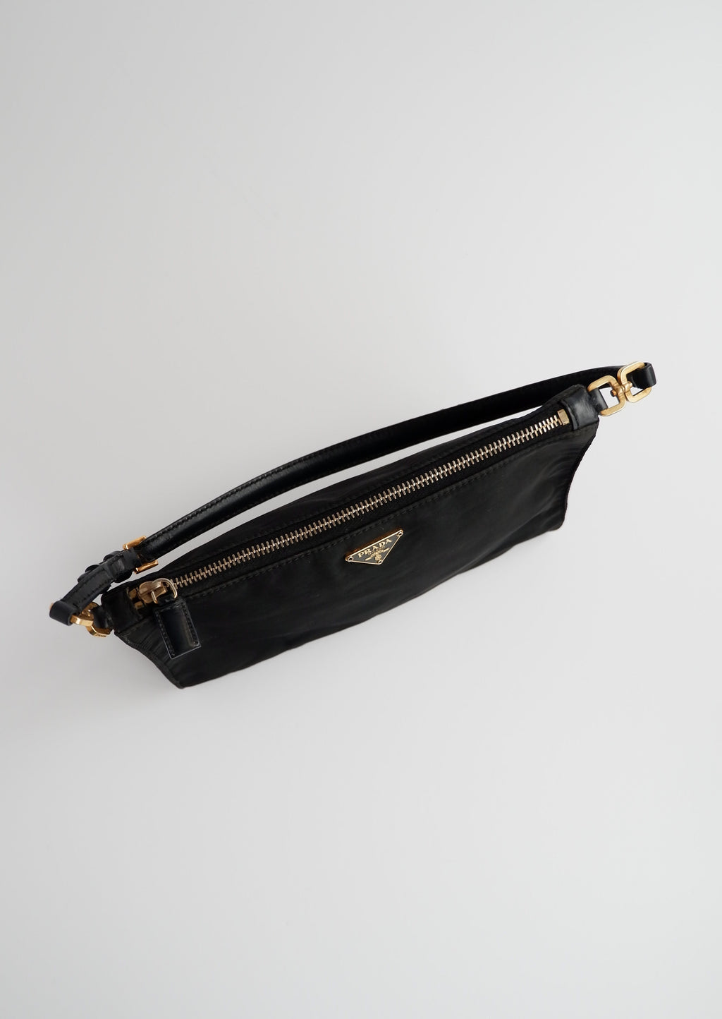 Authentique sac à bandoulière micro pochette Prada en nylon noir d'occasion