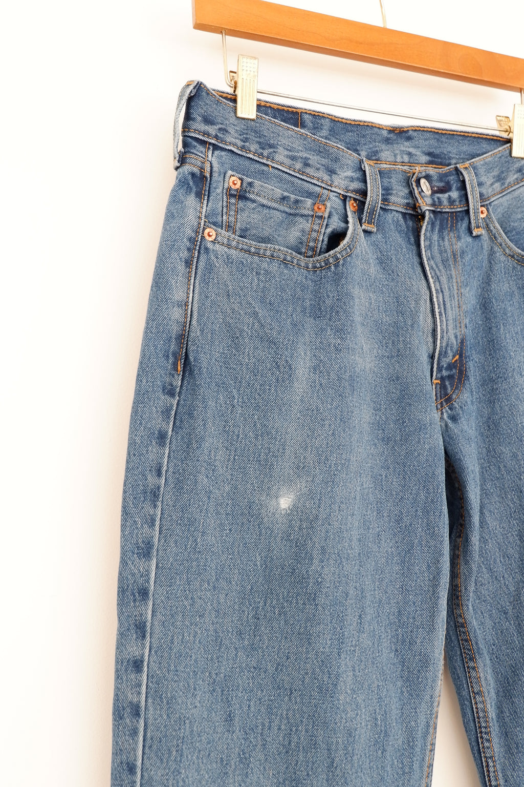 Levis 550 Jean coupe classique à lavage moyen clair - 31