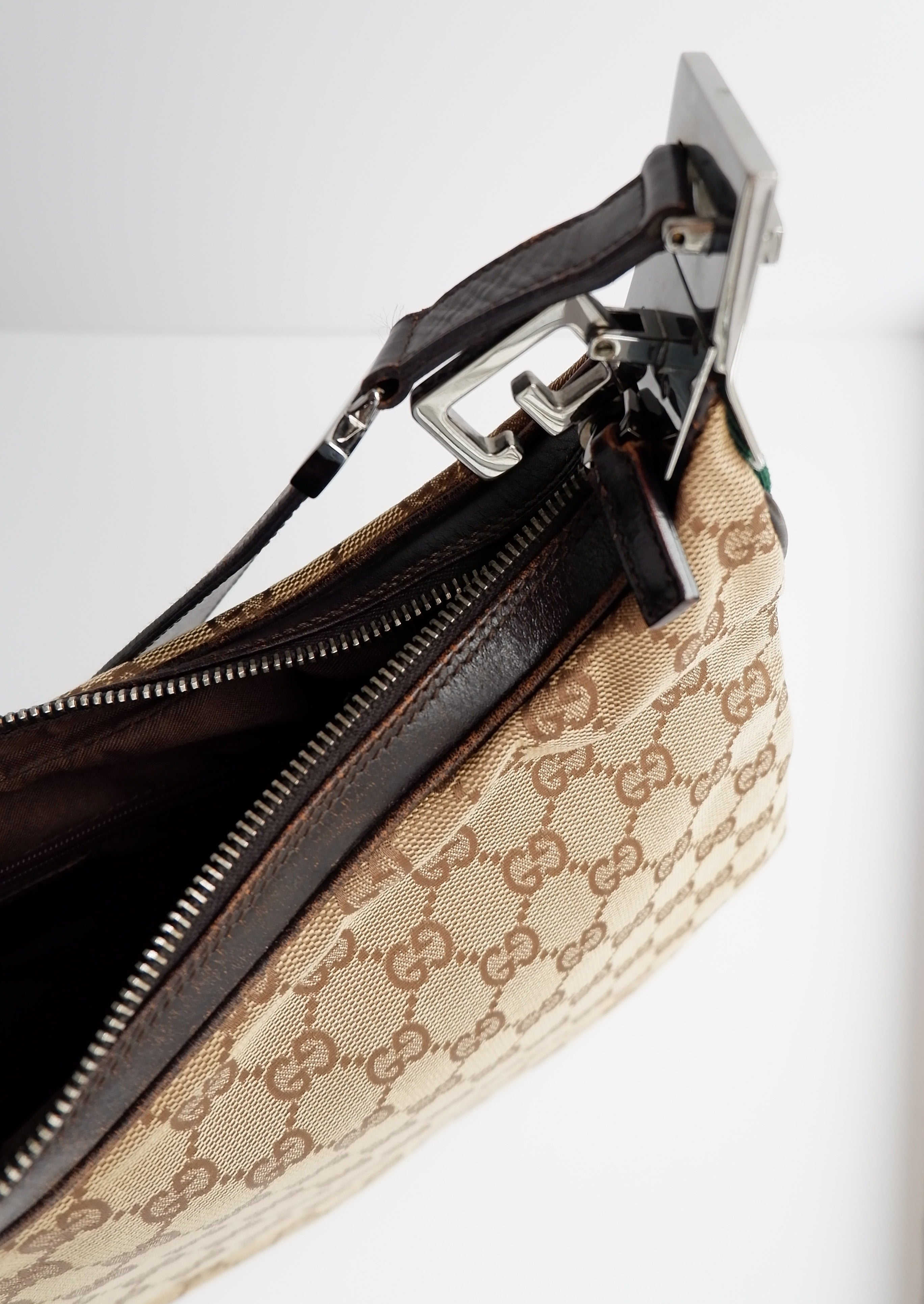 Authentique sac bandoulière Gucci d'occasion avec imprimé GG et bande Web