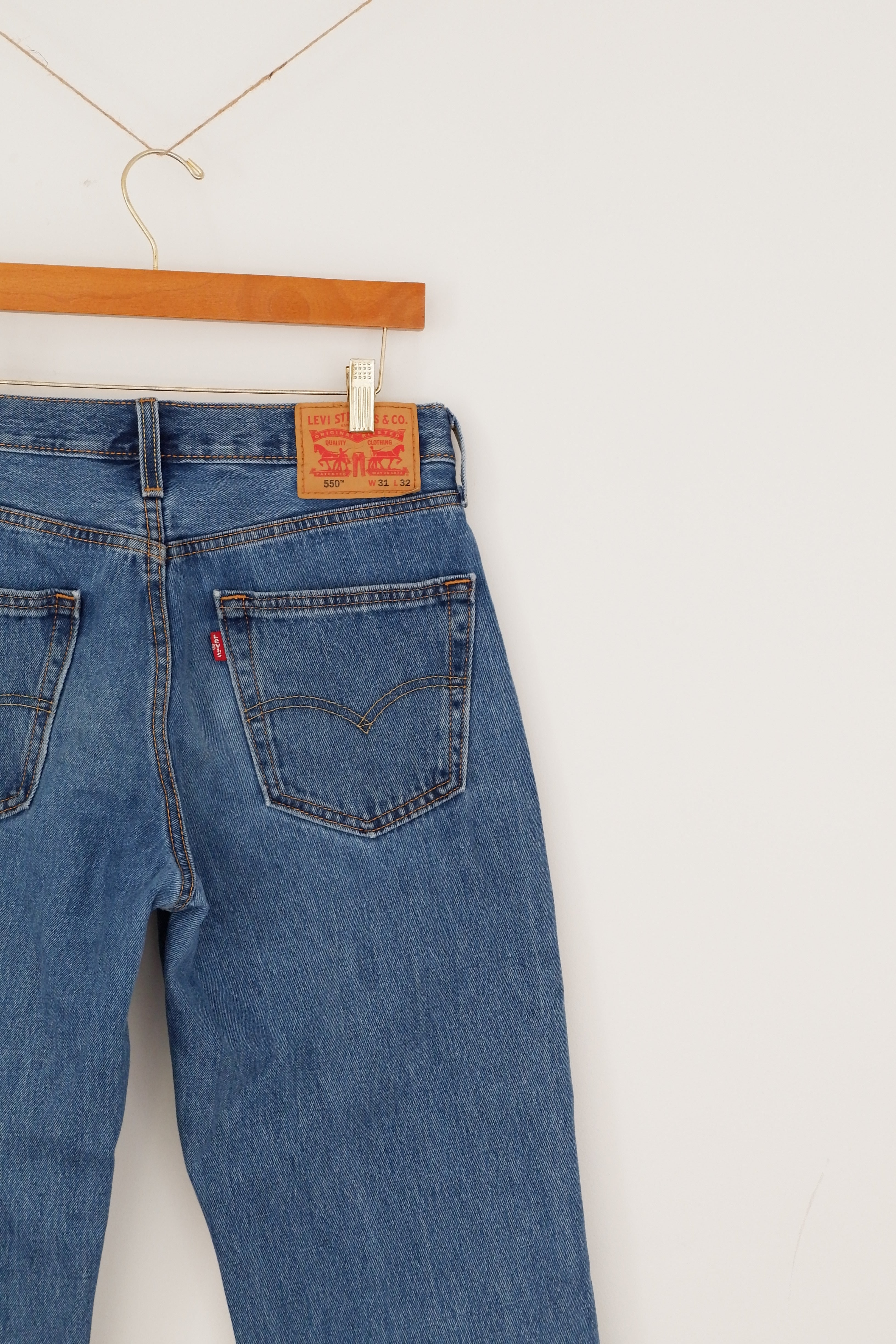 Levis 550 Jean coupe classique à lavage moyen clair - 31