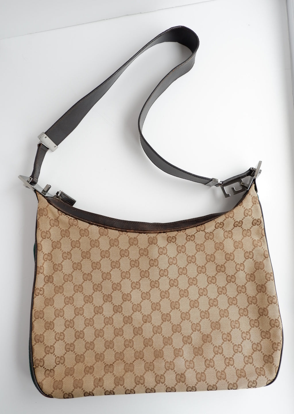 Authentique sac bandoulière Gucci d'occasion avec imprimé GG et bande Web