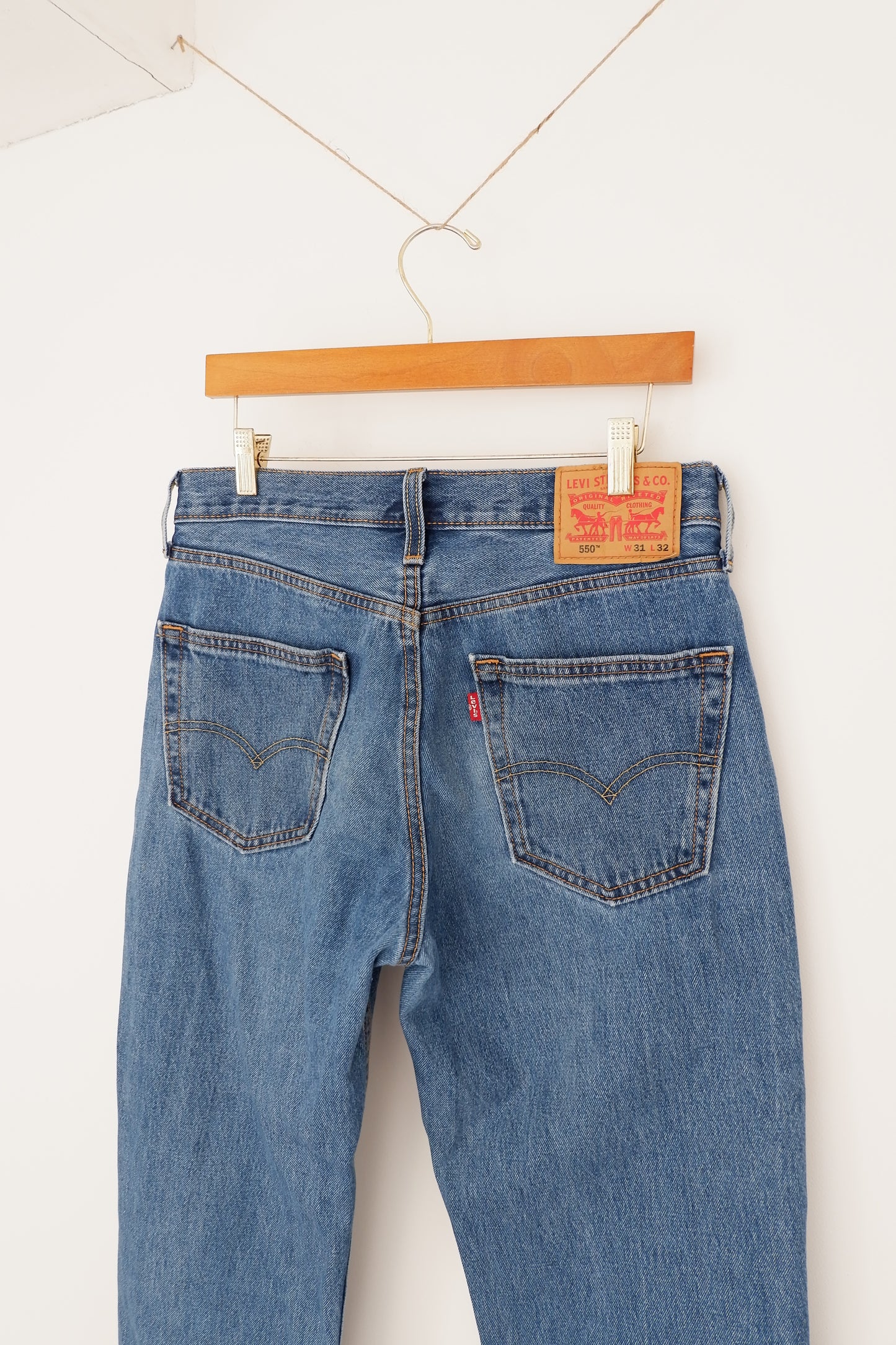 Levis 550 Medium Light Wash Regular Fit Jeans - 31