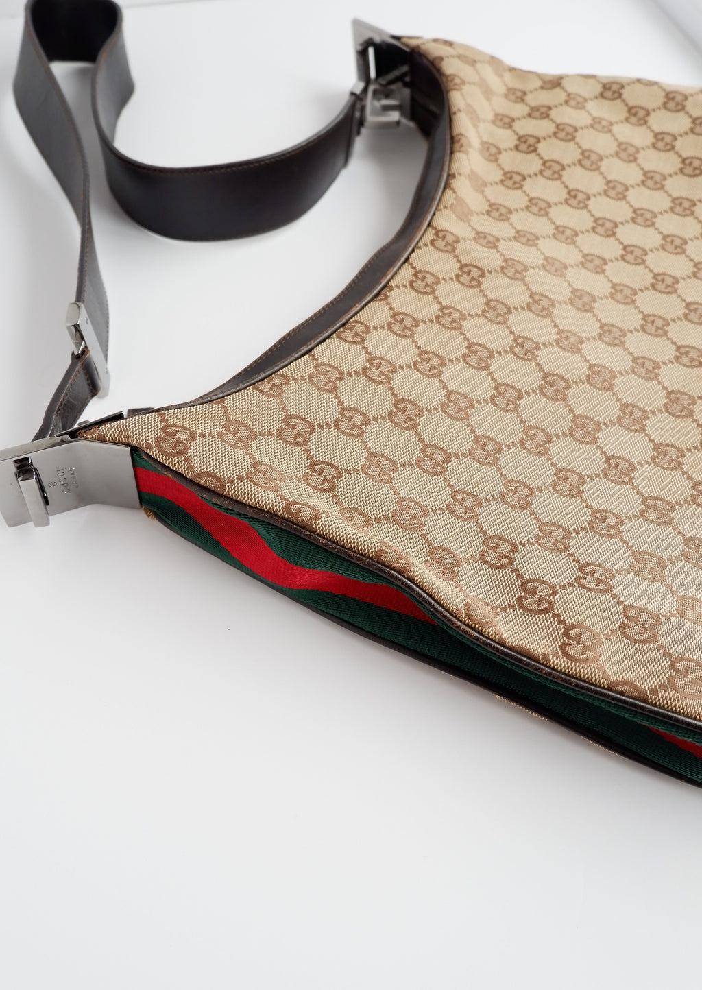 Authentique sac bandoulière Gucci d'occasion avec imprimé GG et bande Web
