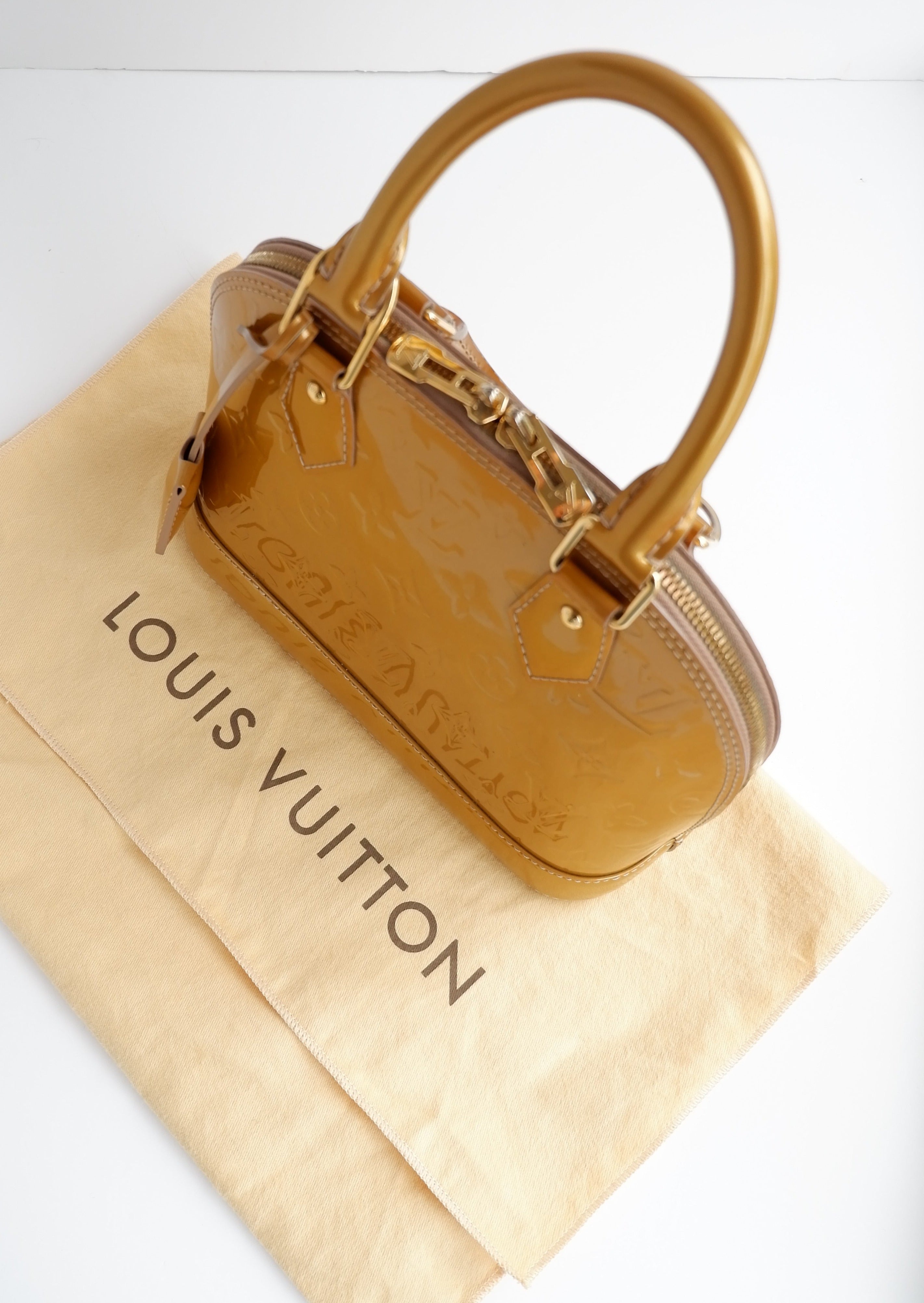 Authentique sac Louis Vuitton Monogram Gold Vernis Alma BB d'occasion