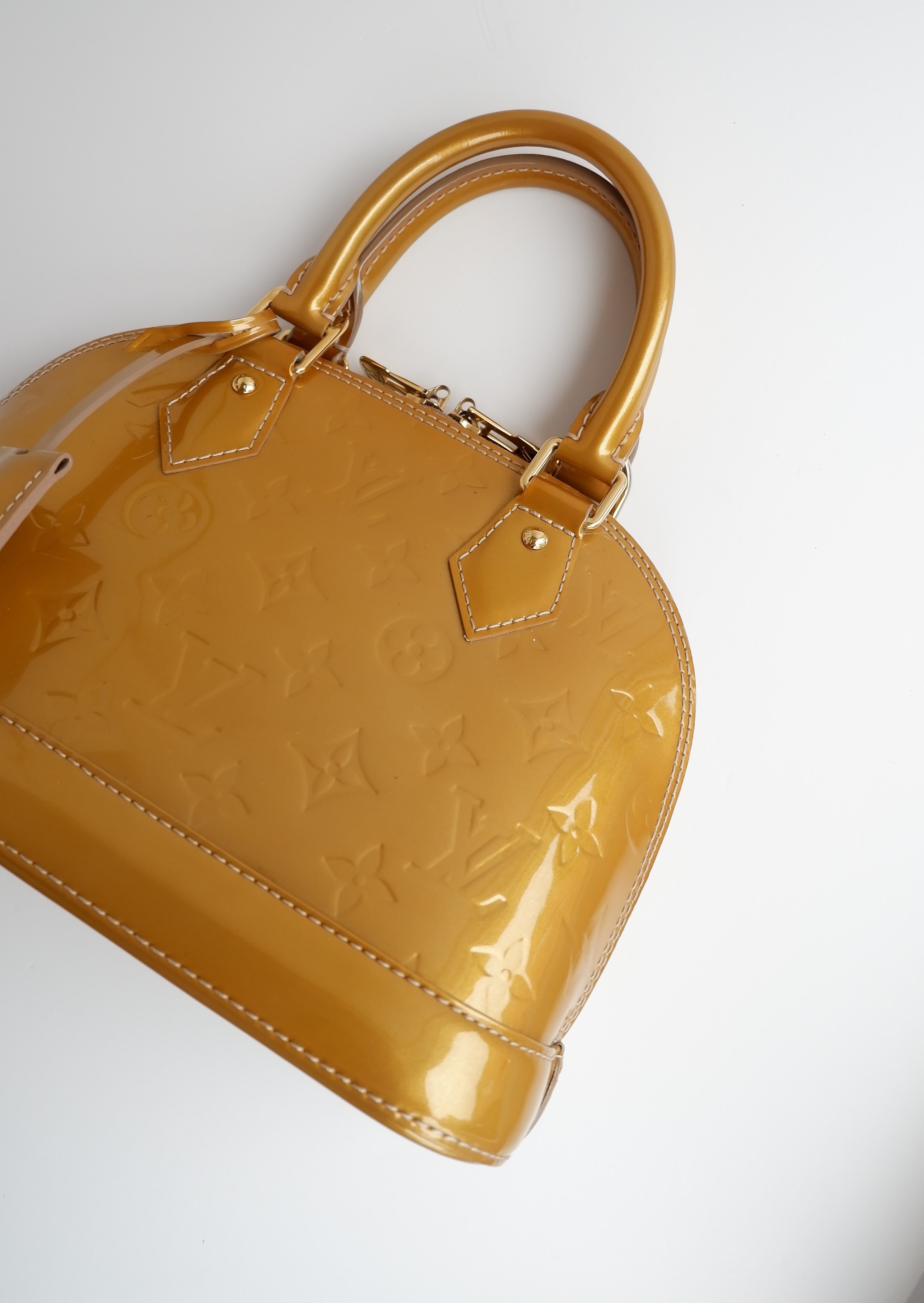 Authentique sac Louis Vuitton Monogram Gold Vernis Alma BB d'occasion