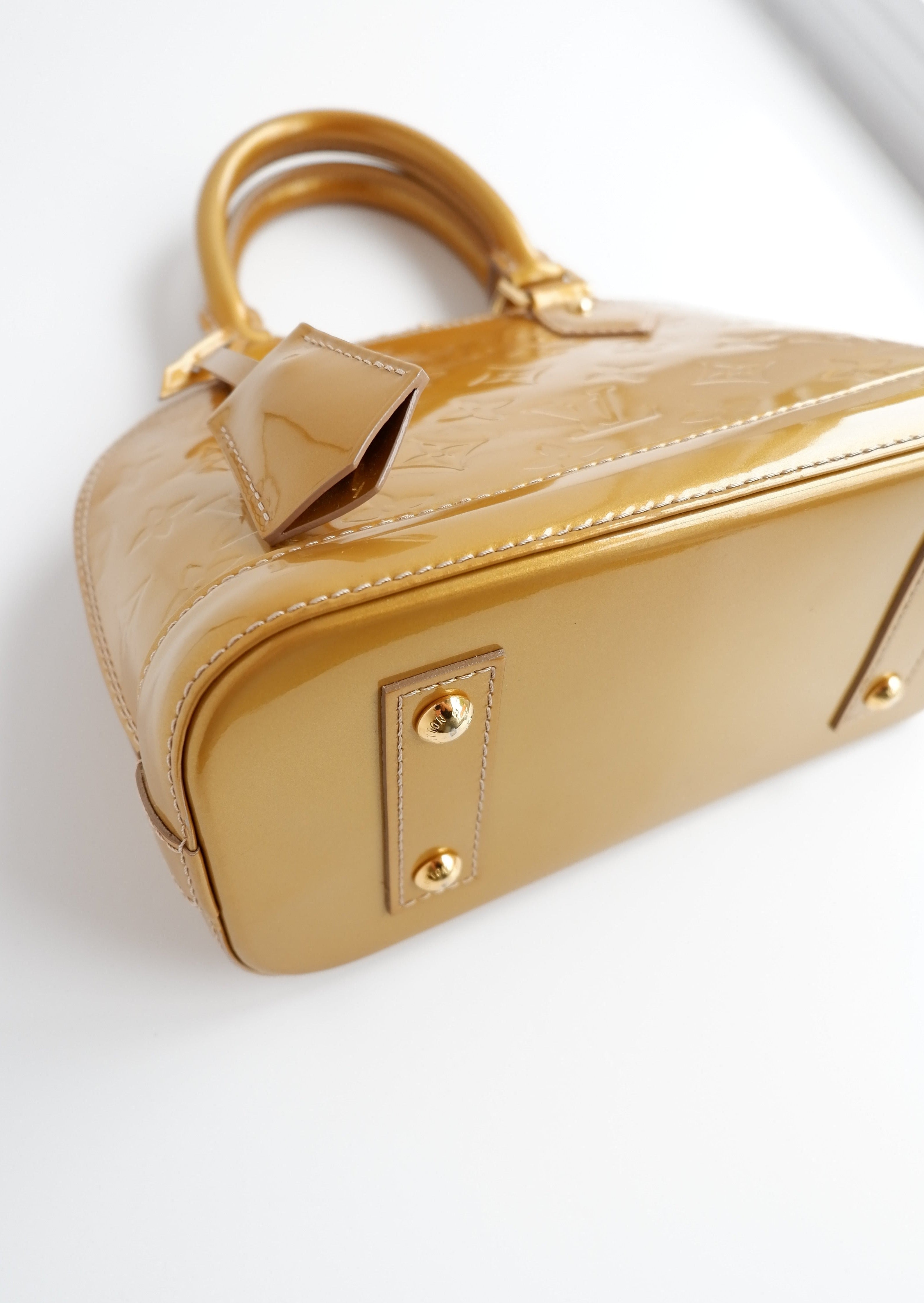 Authentique sac Louis Vuitton Monogram Gold Vernis Alma BB d'occasion