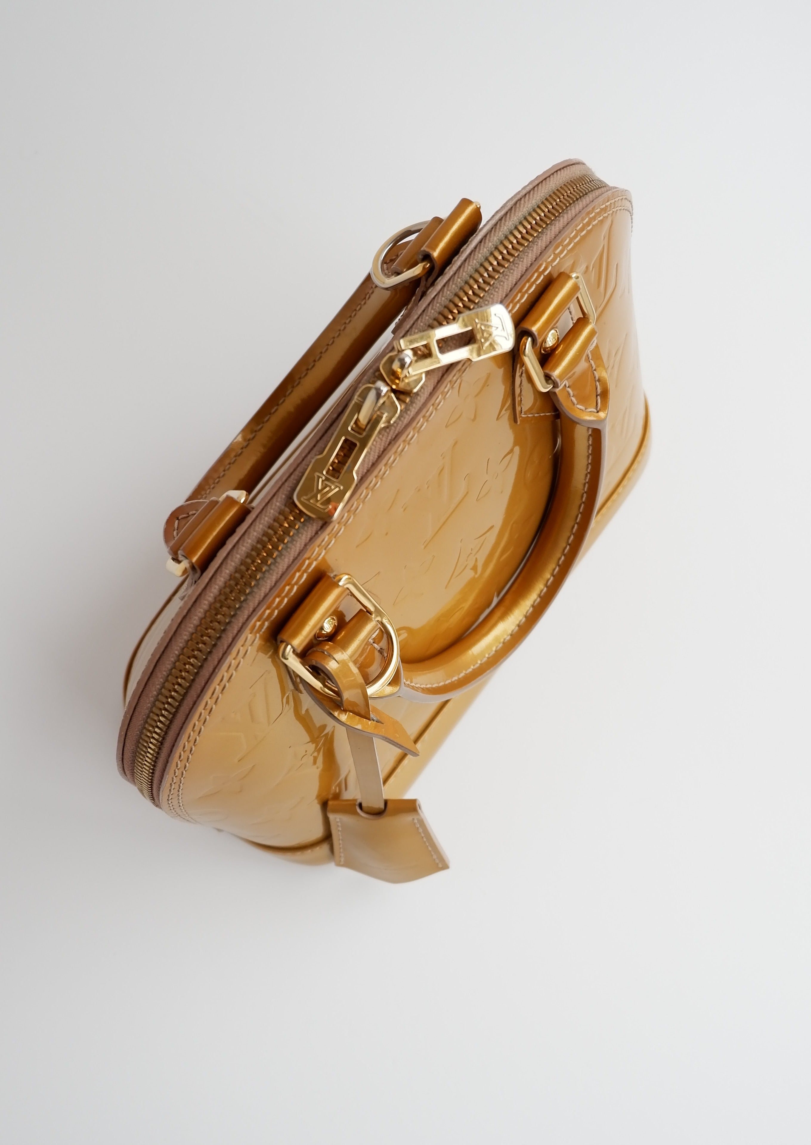 Authentique sac Louis Vuitton Monogram Gold Vernis Alma BB d'occasion