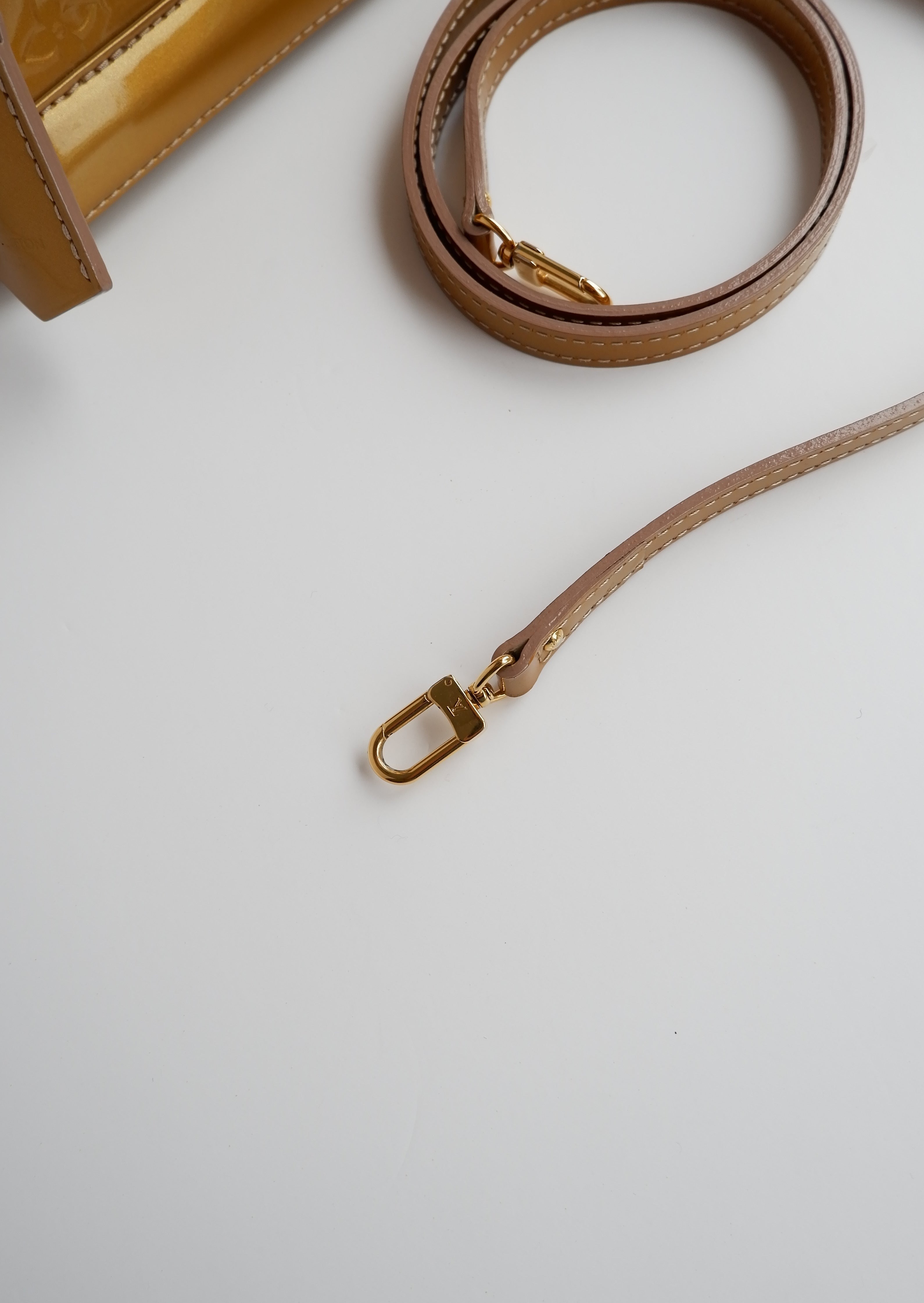 Authentique sac Louis Vuitton Monogram Gold Vernis Alma BB d'occasion