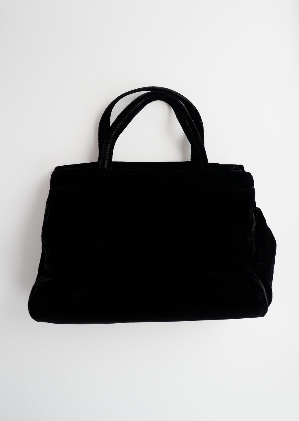 Sac à main Prada en velours noir d'occasion authentique