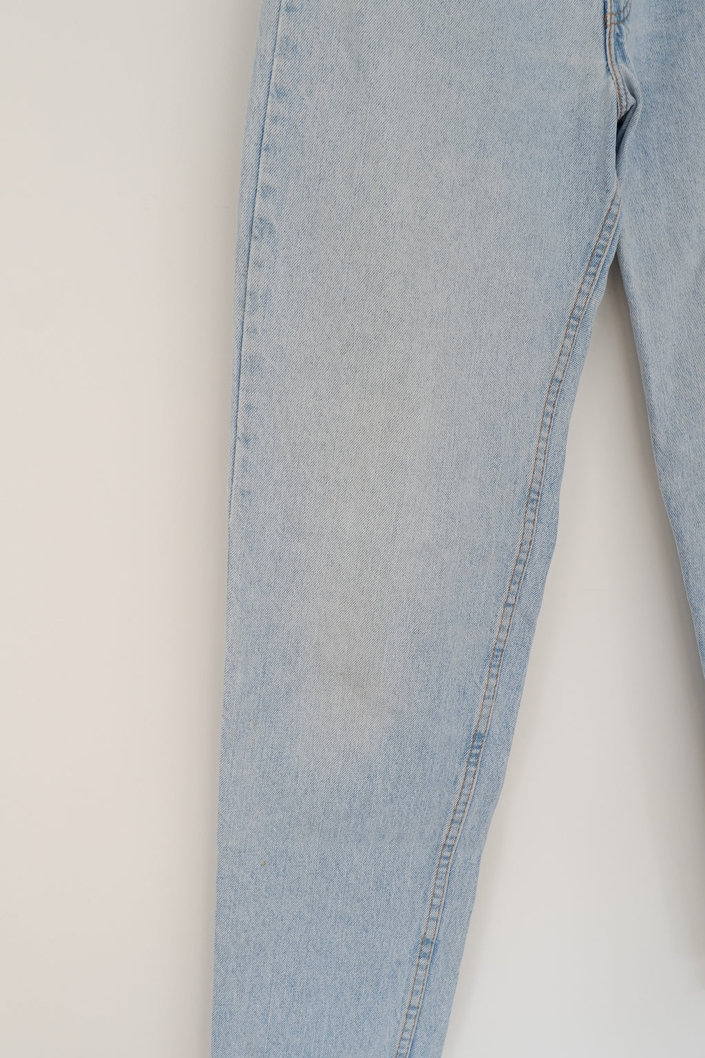 Levis Vintage 550 Light Wash Relaxed Fit Tapered Leg Jeans - 31