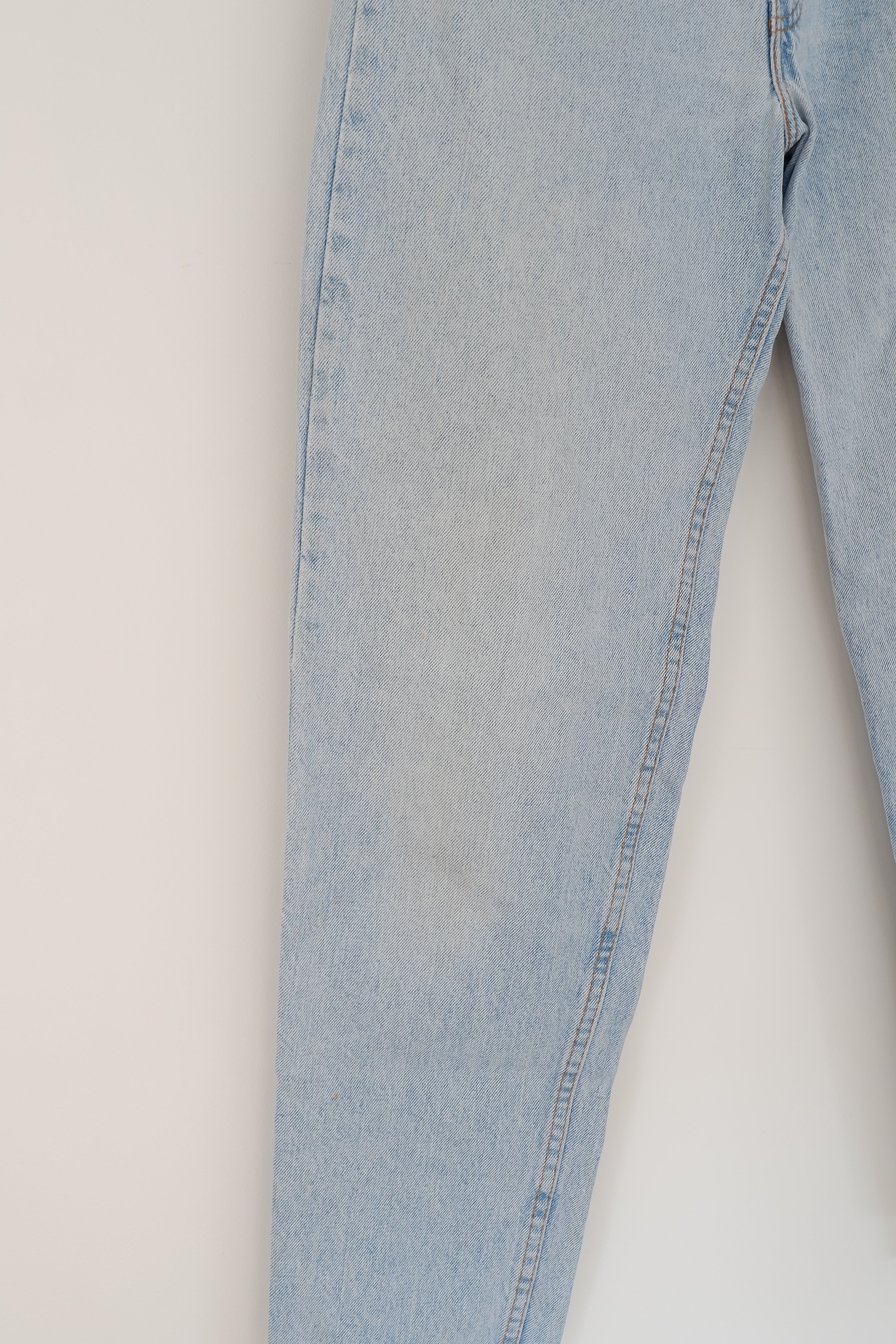Levis Vintage 550 Light Wash Relaxed Fit Tapered Leg Jeans - 31