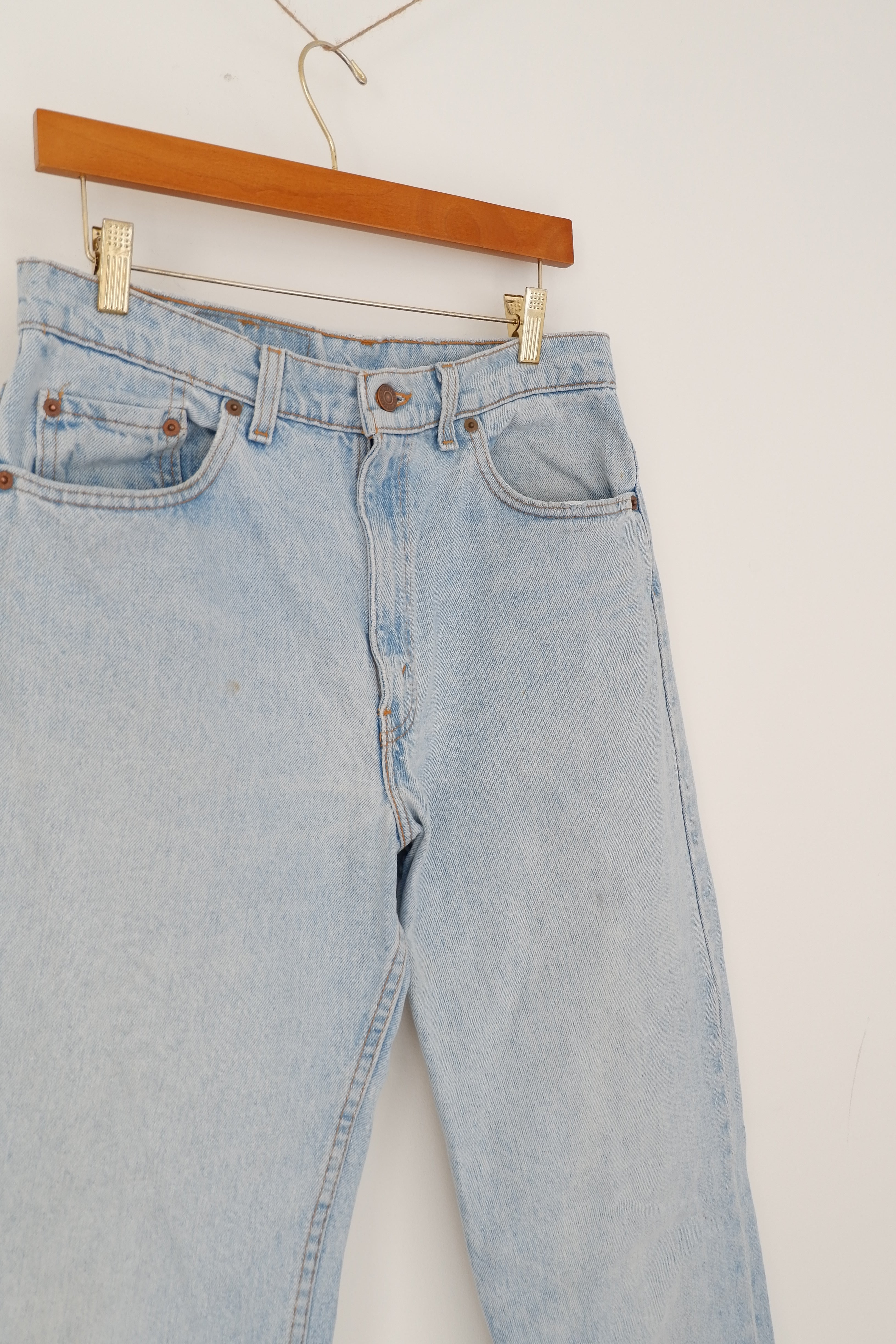 Levis Vintage 550 Light Wash Relaxed Fit Tapered Leg Jeans - 31